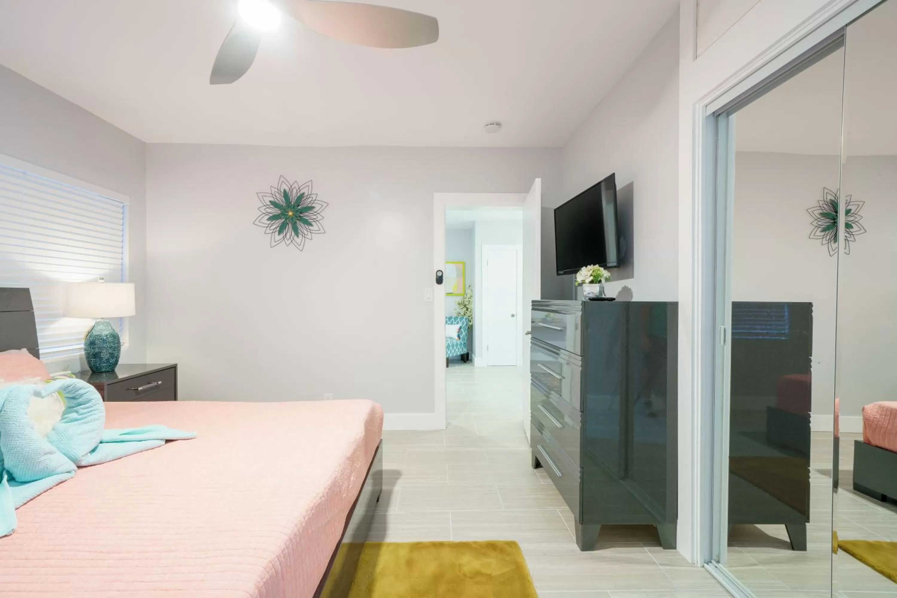 Bedroom, Bed in The Surf Hollywood Beach