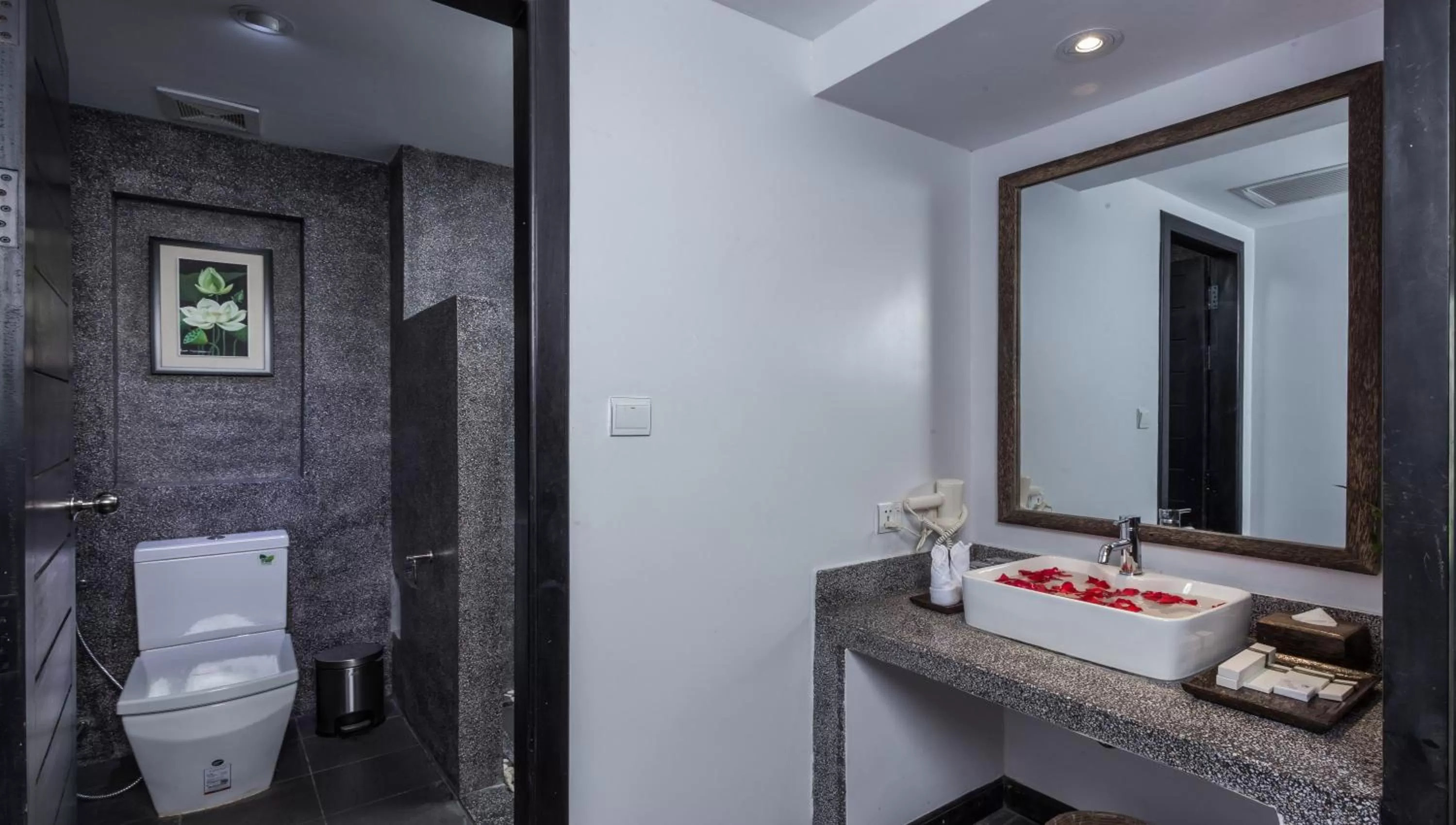 Bathroom in The Cyclo d'Angkor Boutique Hotel