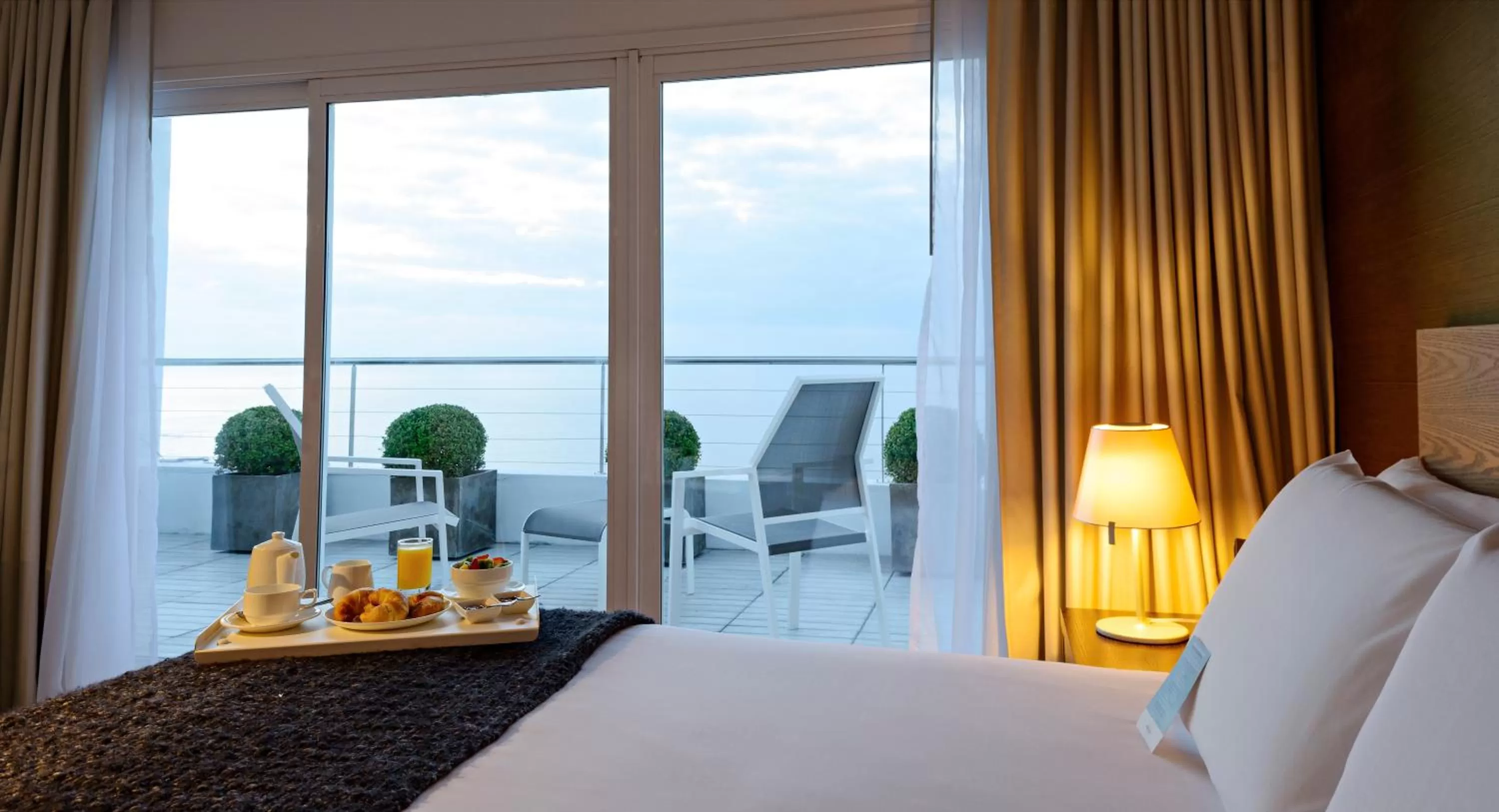 View (from property/room), Bed in Mercure Montevideo Punta Carretas