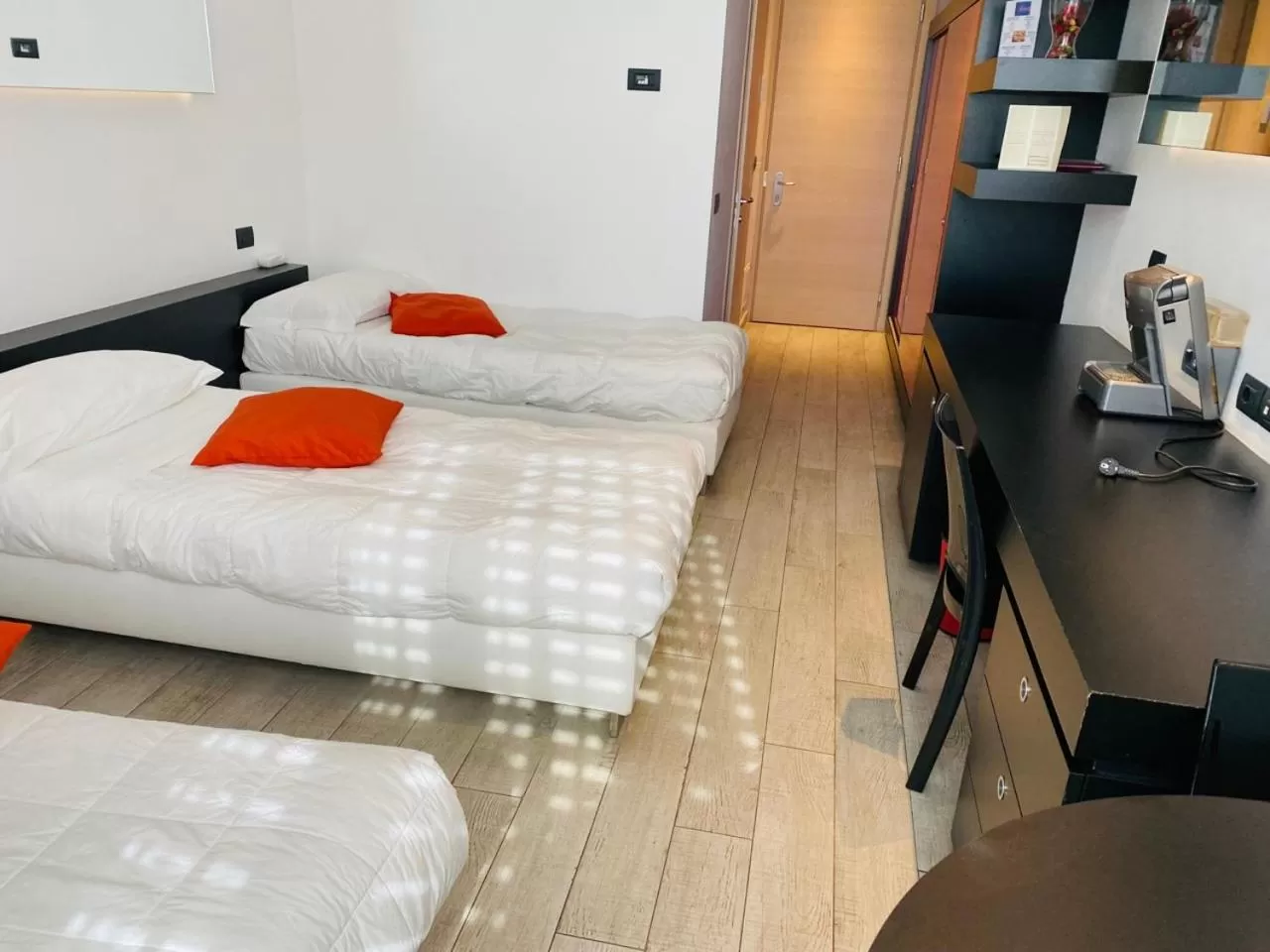 Bedroom, Bed in Blue Shades Hotel