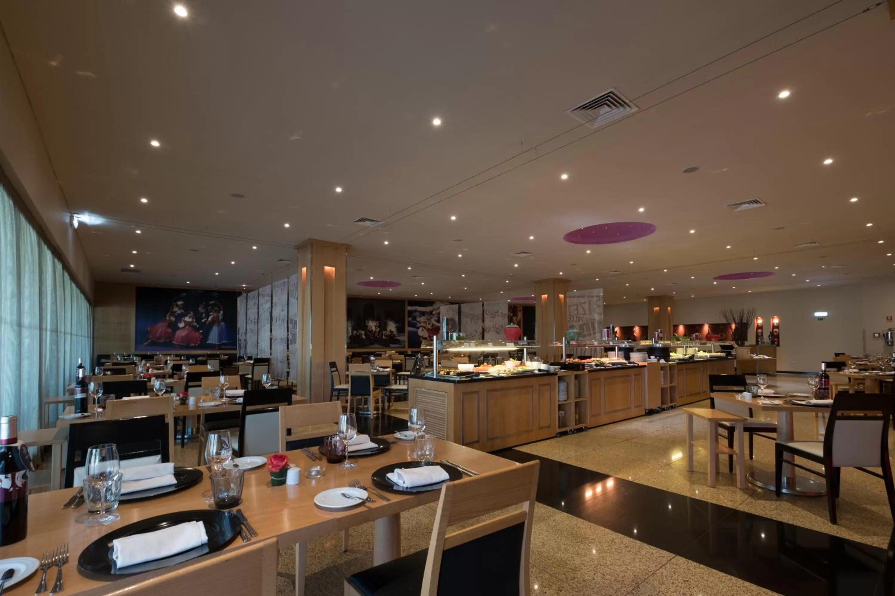 Restaurant/places to eat in Vila Gale Opera