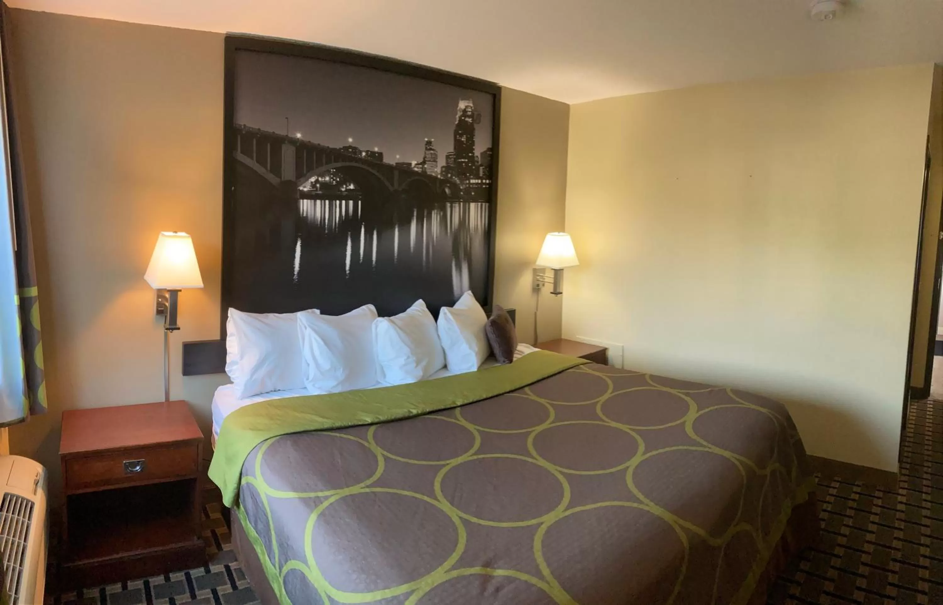 Bed in Super 8 by Wyndham Chisago City