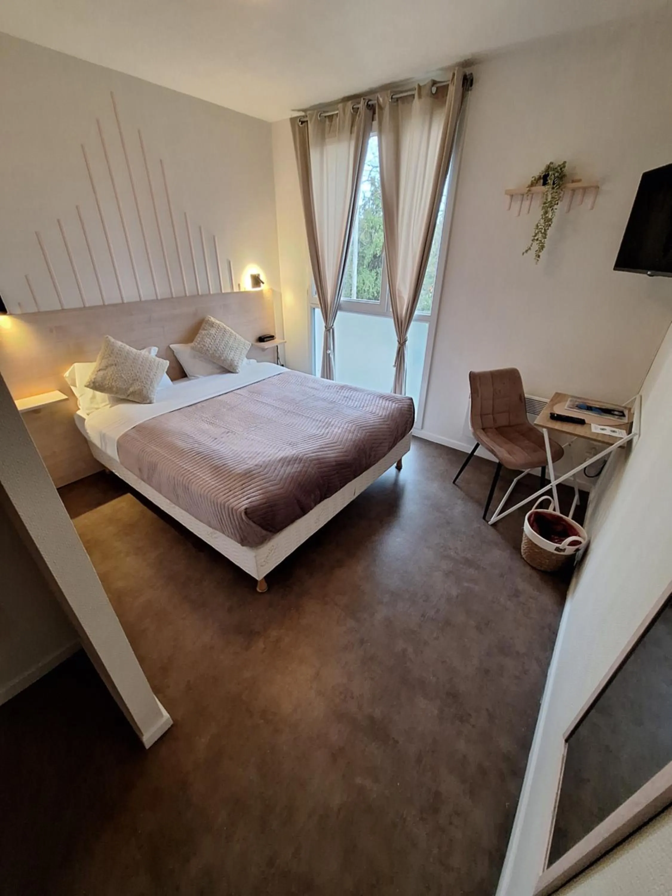 Bed in Hotel Au Bon Sejour