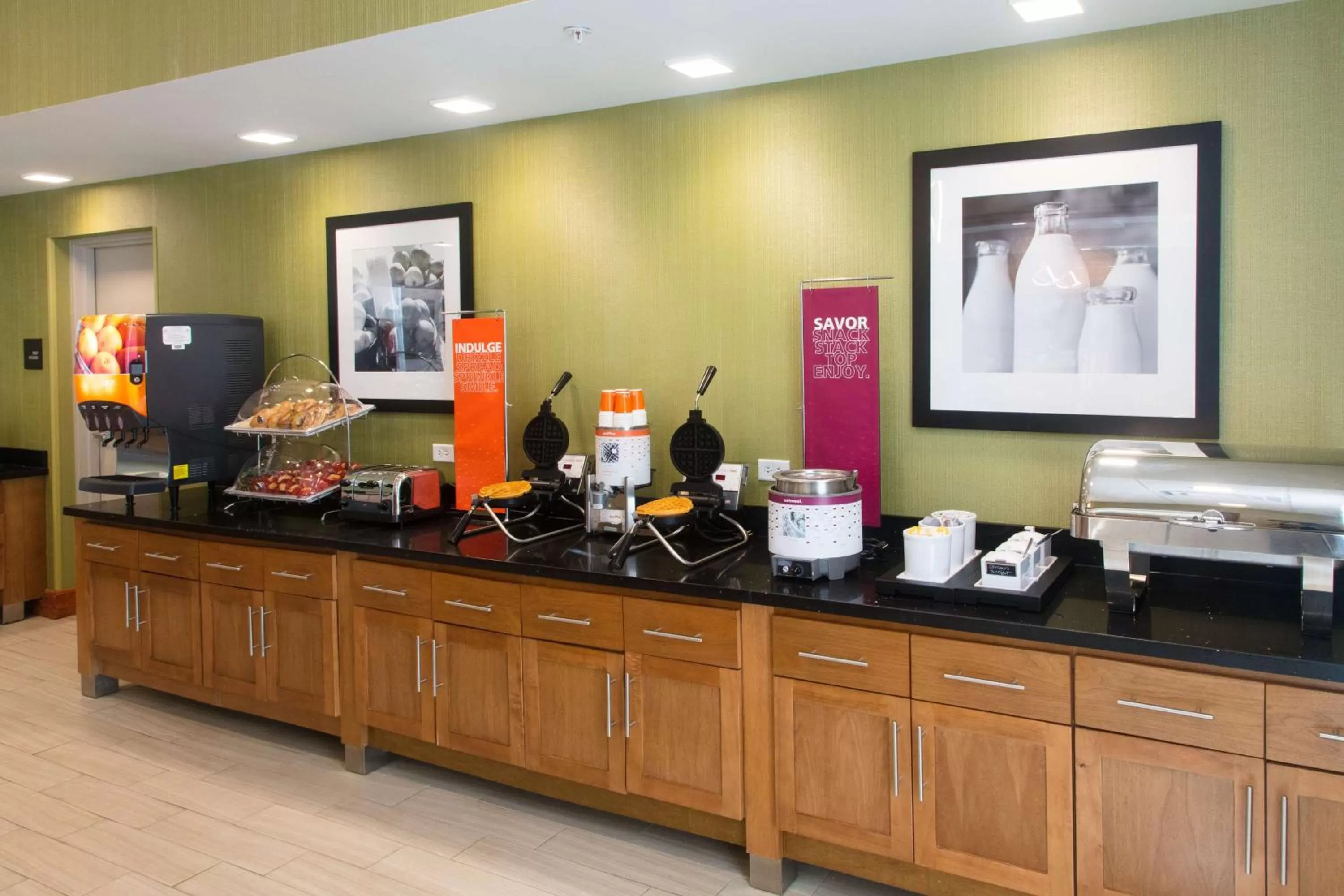 Dining area in Hampton Inn - Palatka