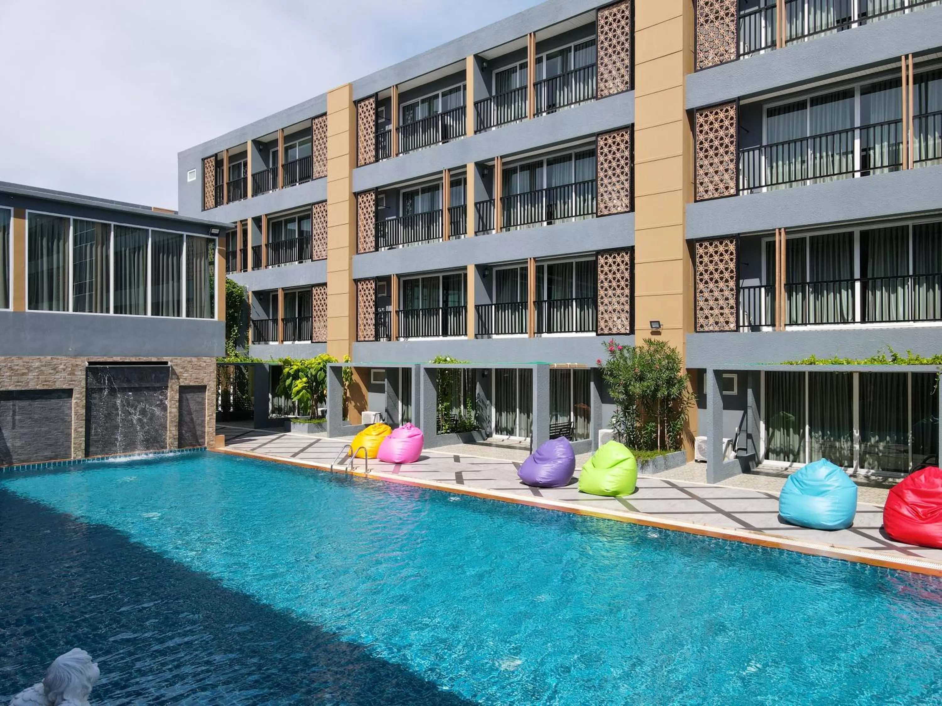 Swimming pool in Golden Sea Hua Hin - SHA Extra Plus