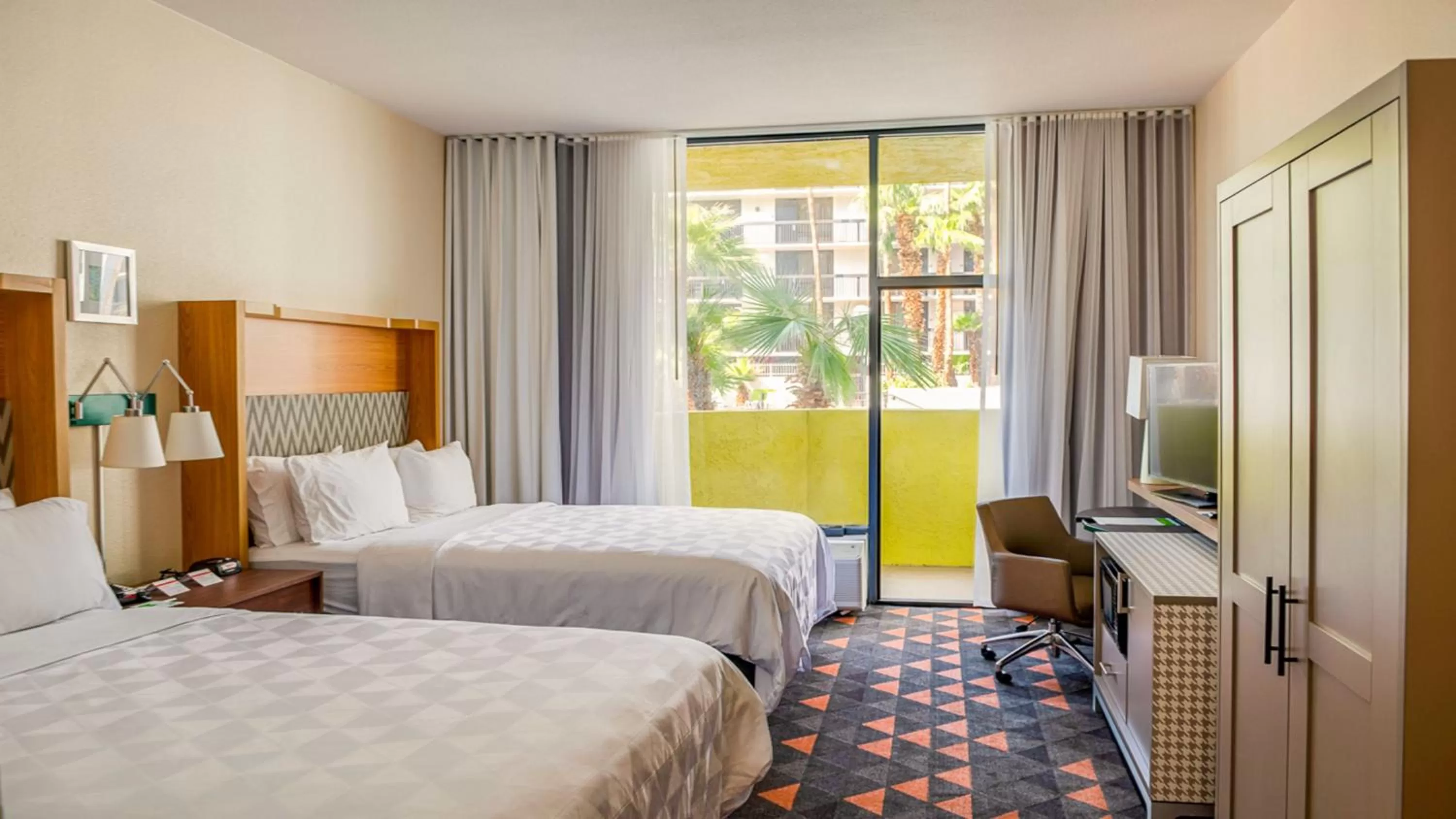 Bed in Holiday Inn Phoenix-Mesa Chandler by IHG