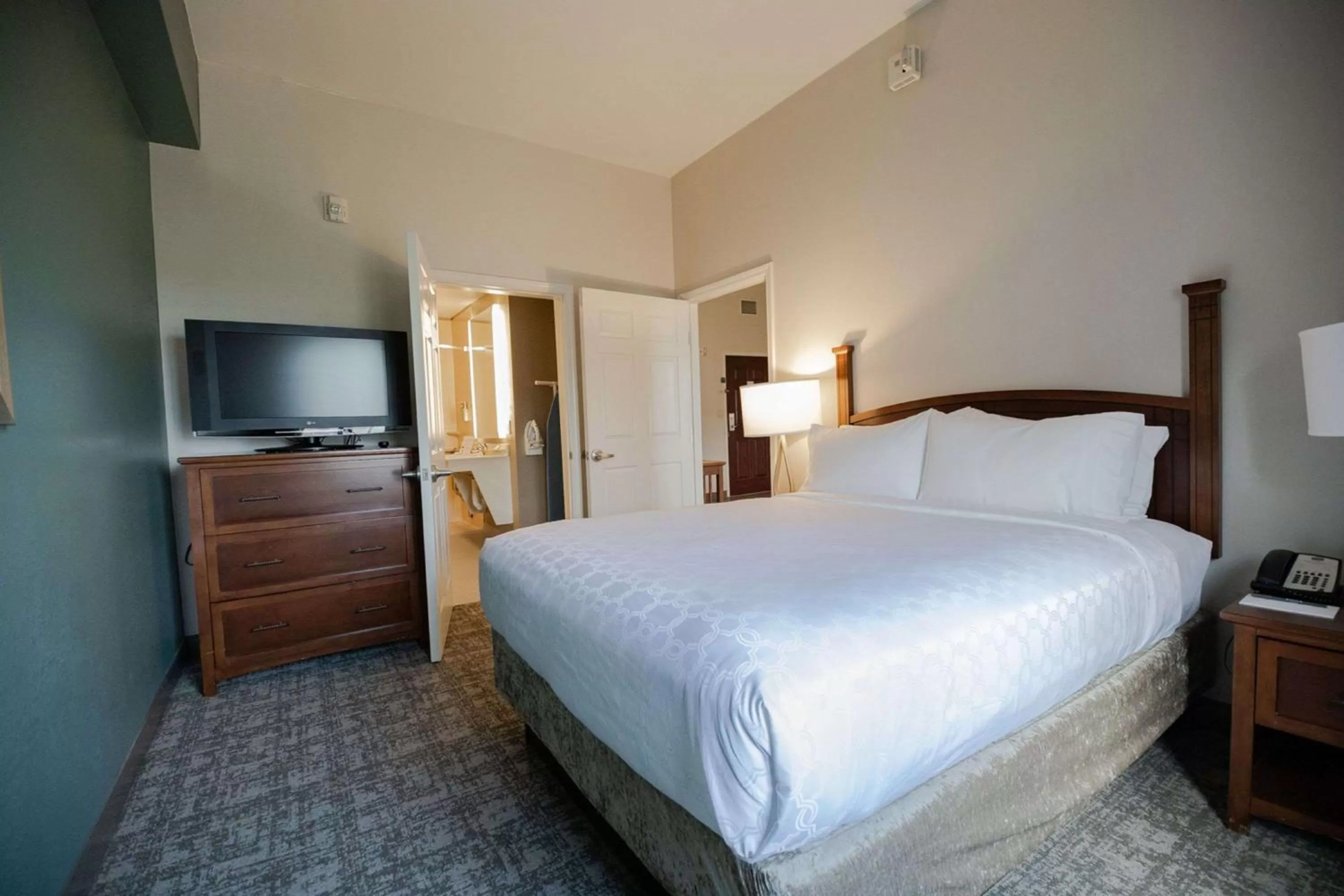 Bedroom, Bed in Sonesta ES Suites Baton Rouge University at Southgate