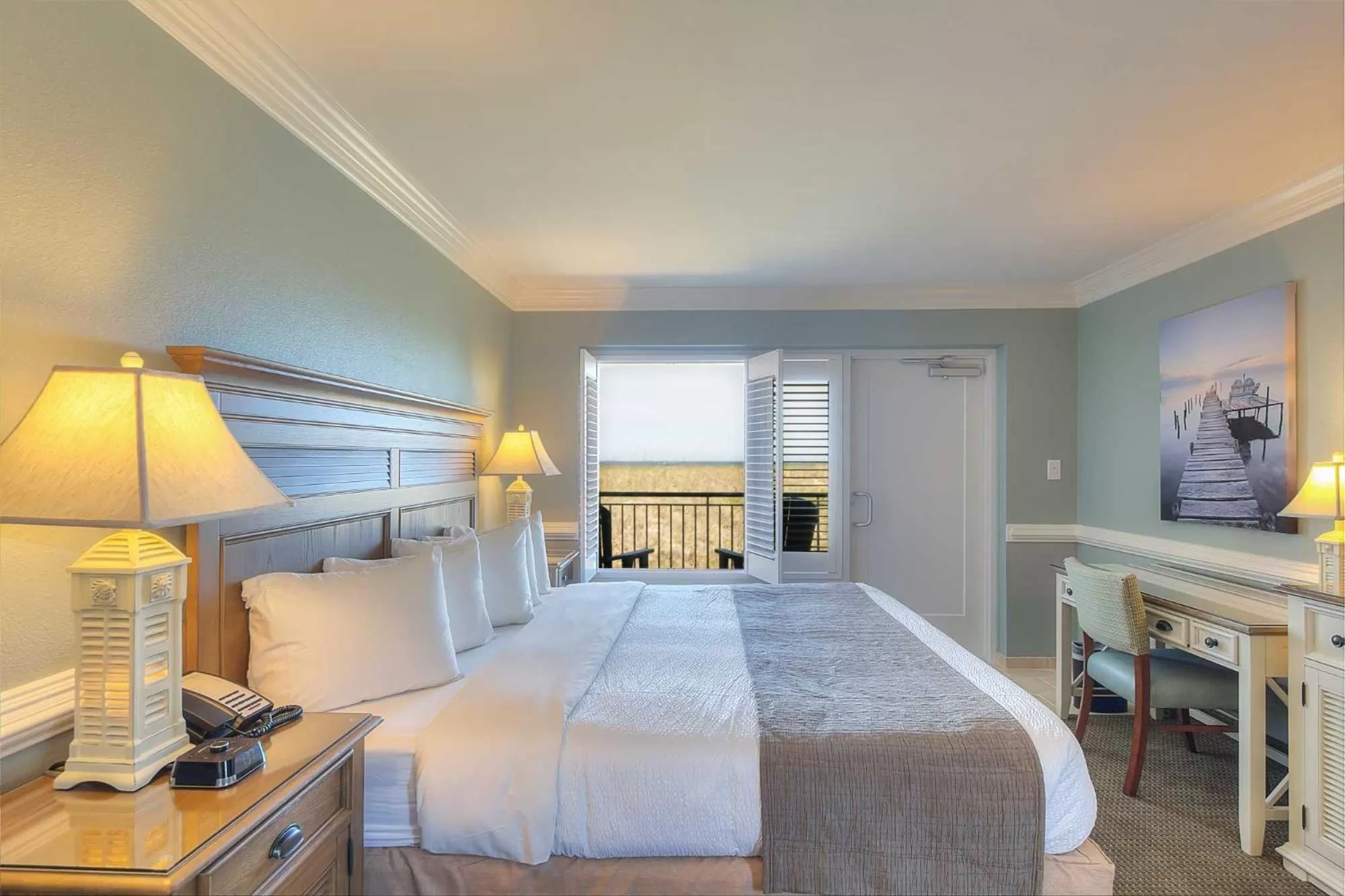 Bedroom, Bed in Shutters on the Banks