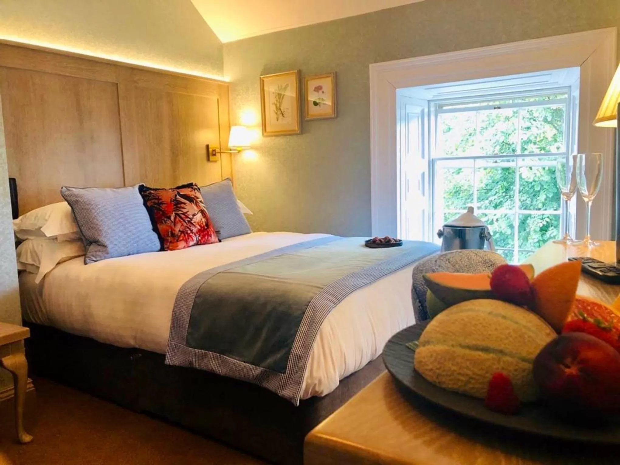Single Room in Avalon House Hotel