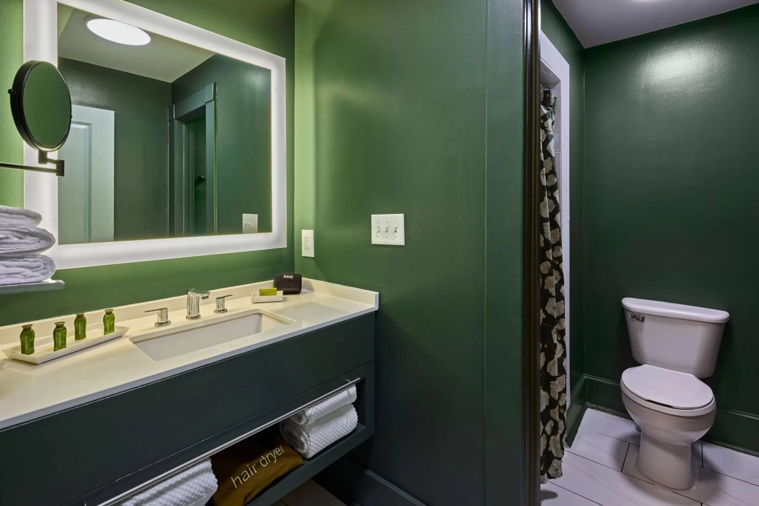 Bathroom in The Partridge Inn Augusta, Curio Collection by Hilton
