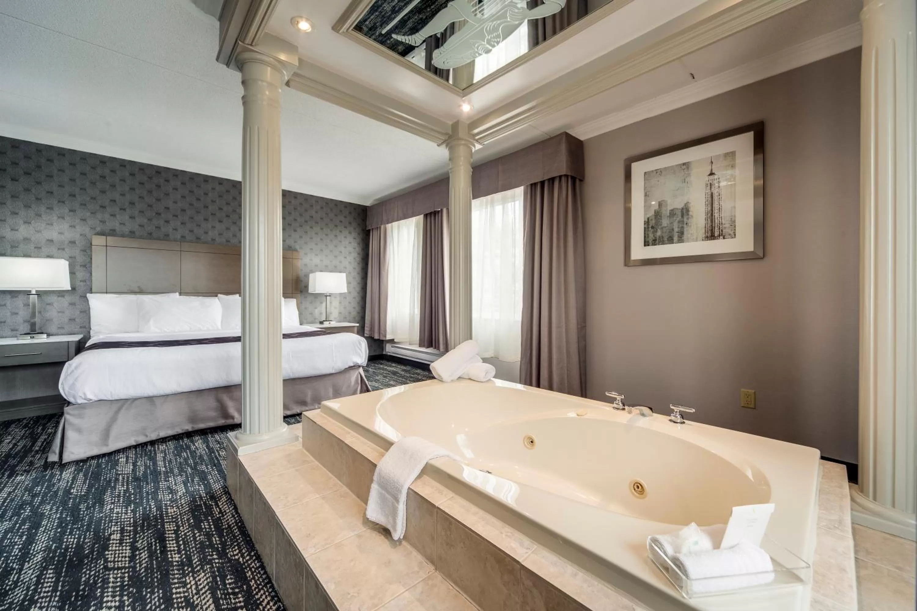 Bedroom, Bed in Monte Carlo Inn Brampton