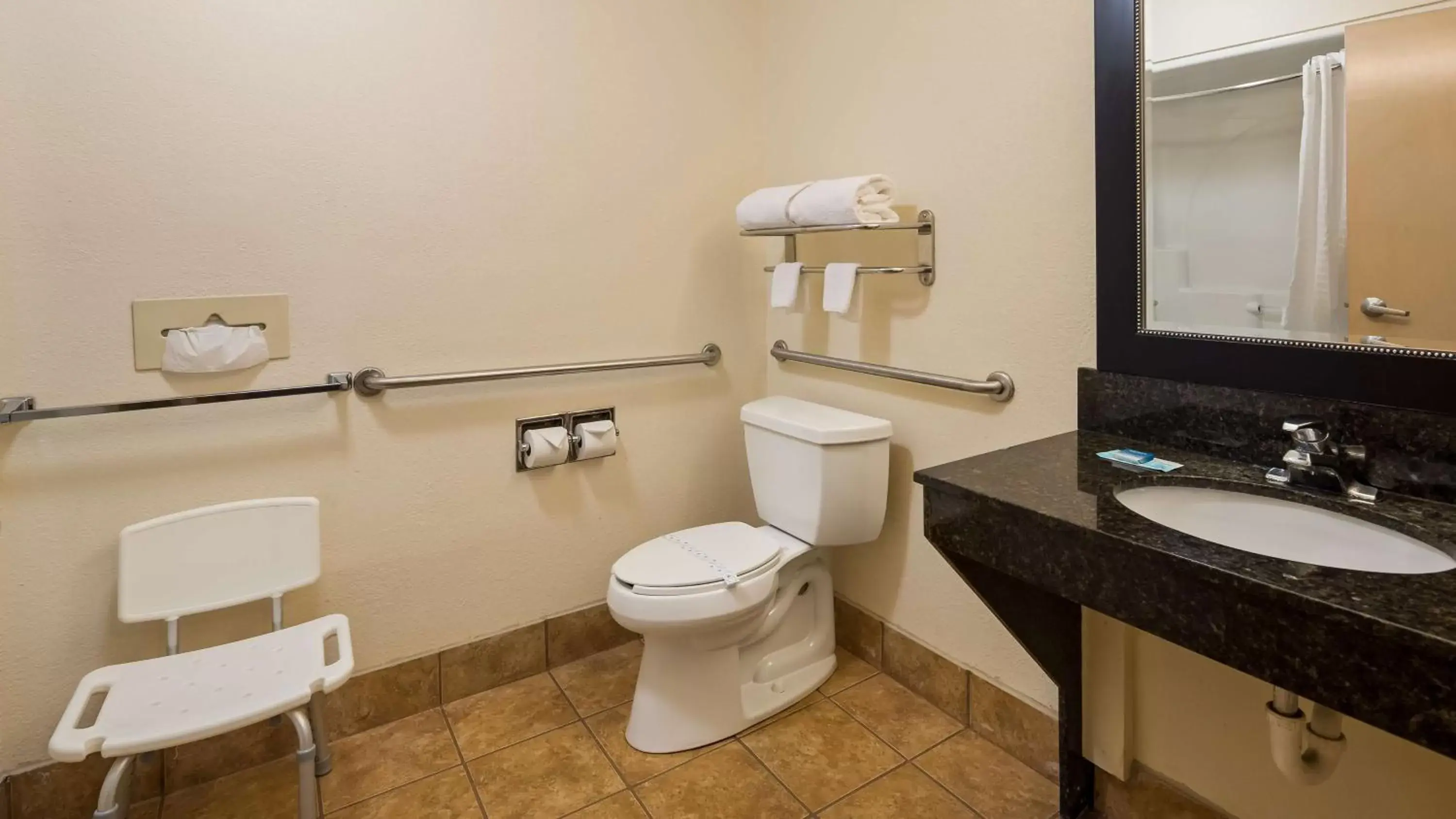 King Room with Bathtub - Disability Access/Non-Smoking in Best Western Elyria King Room with Bathtub - Disability Access/Non-Smoking in Best Western Elyria