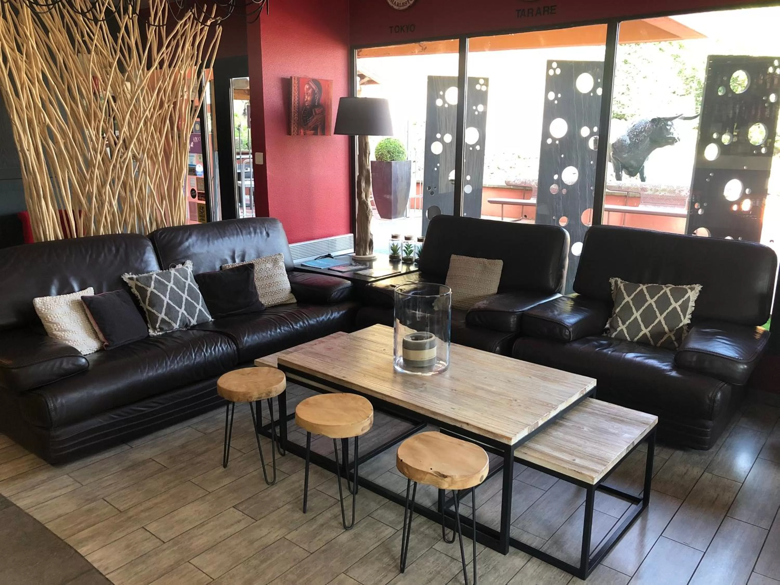 Lobby or reception in Logis Hôtel Burnichon