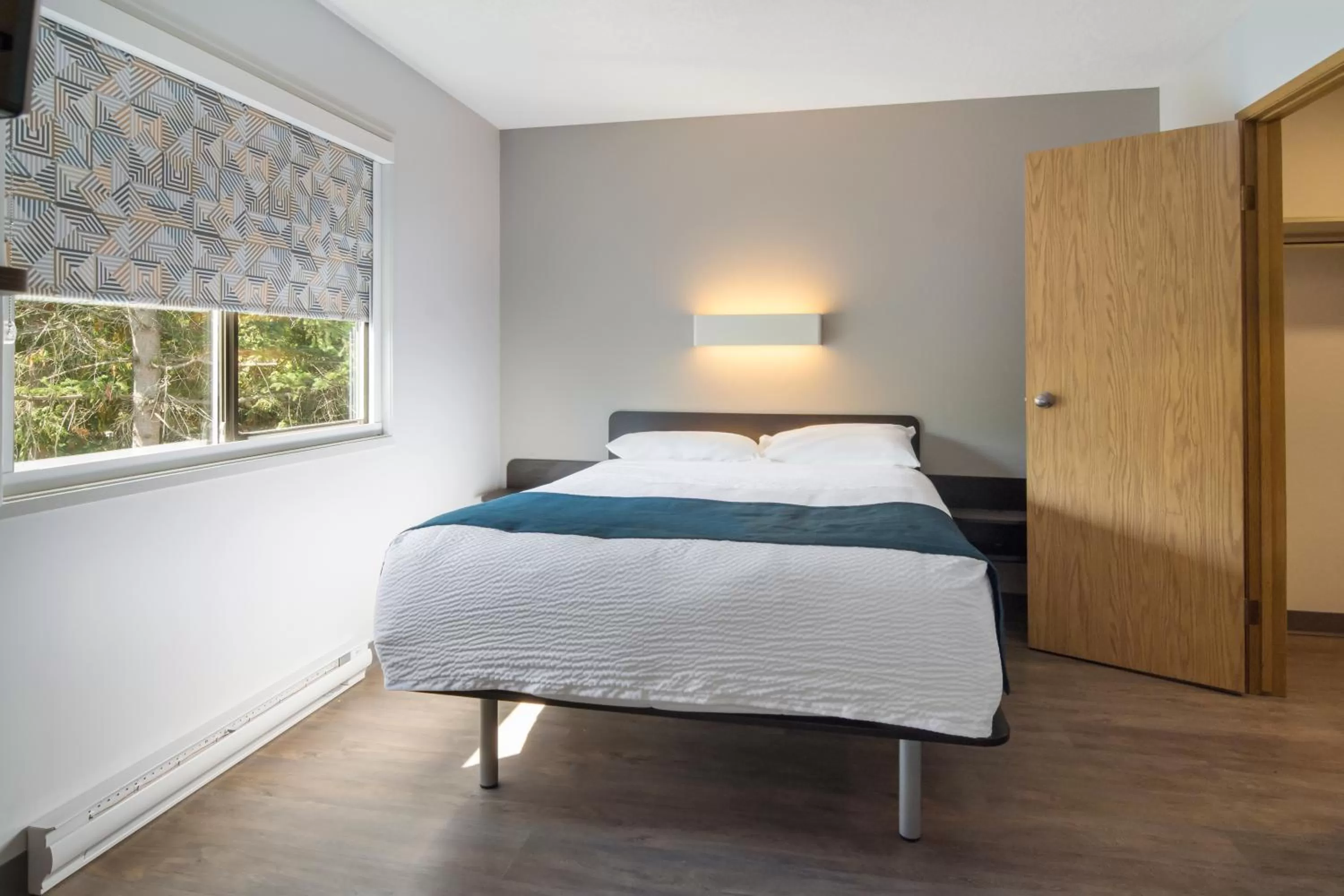 Bedroom, Bed in Motel 6-Saanichton, BC - Victoria Airport