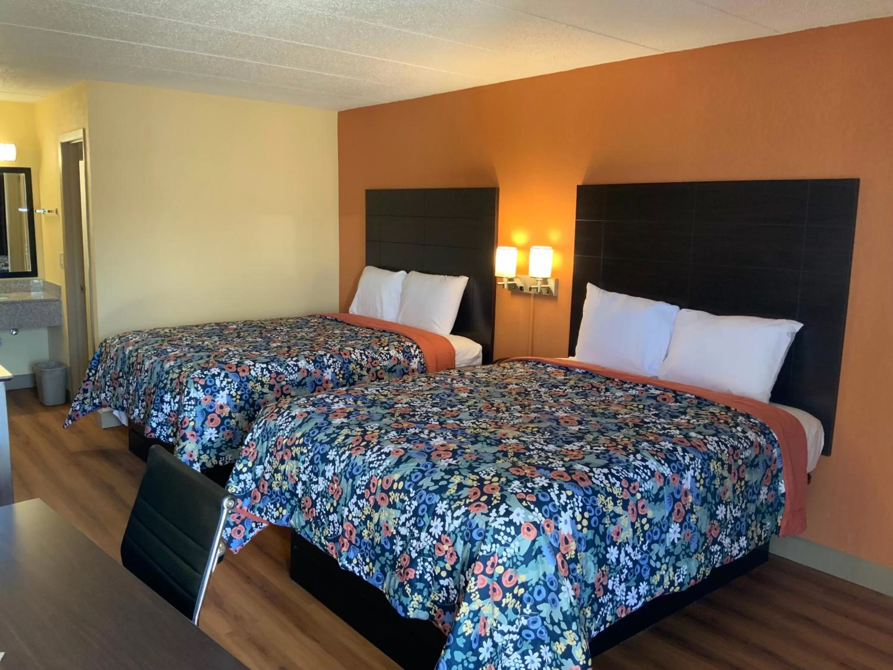 Bed in Town & Country Inn