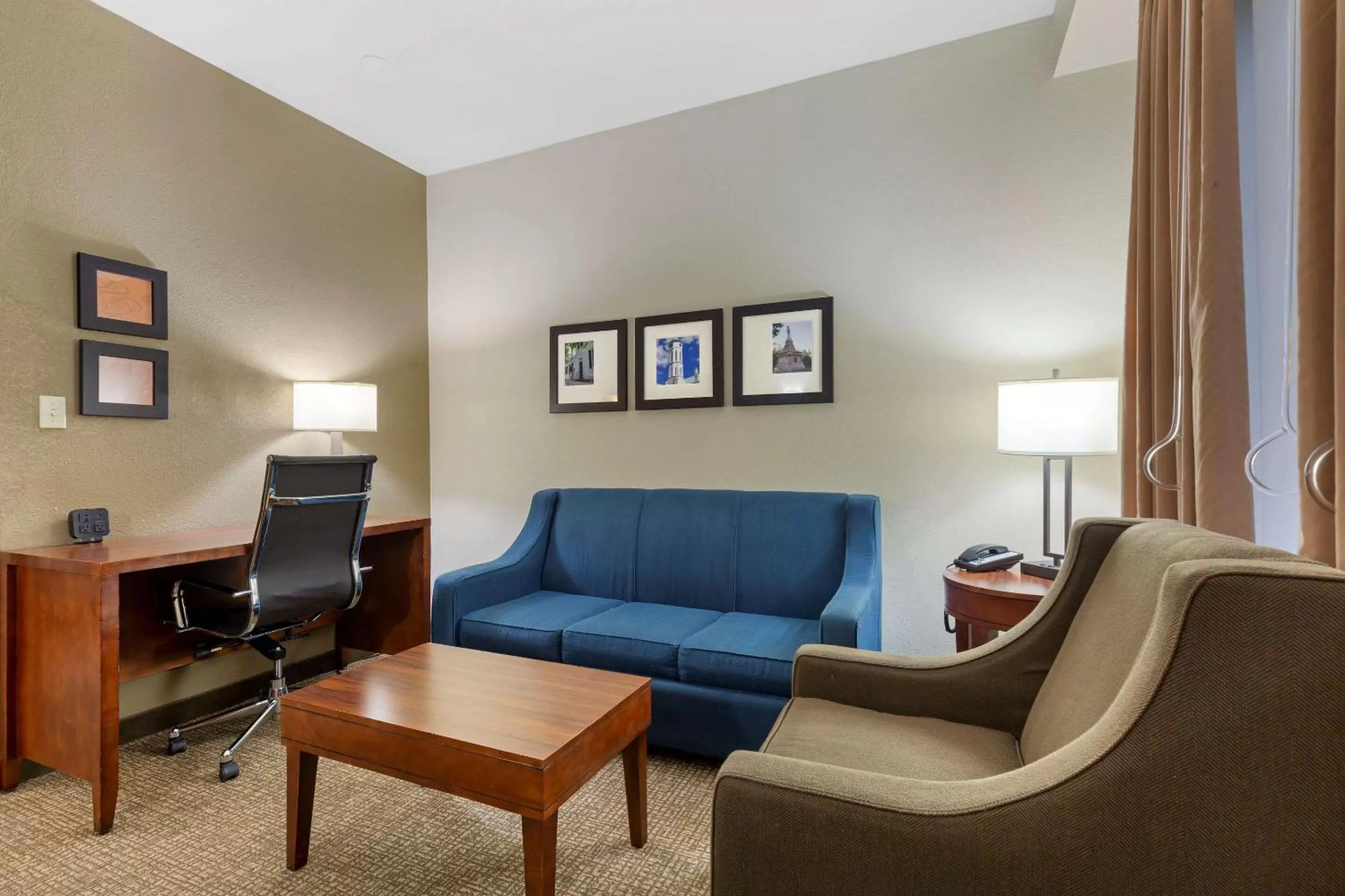 Photo of the whole room in Comfort Suites Fredericksburg South