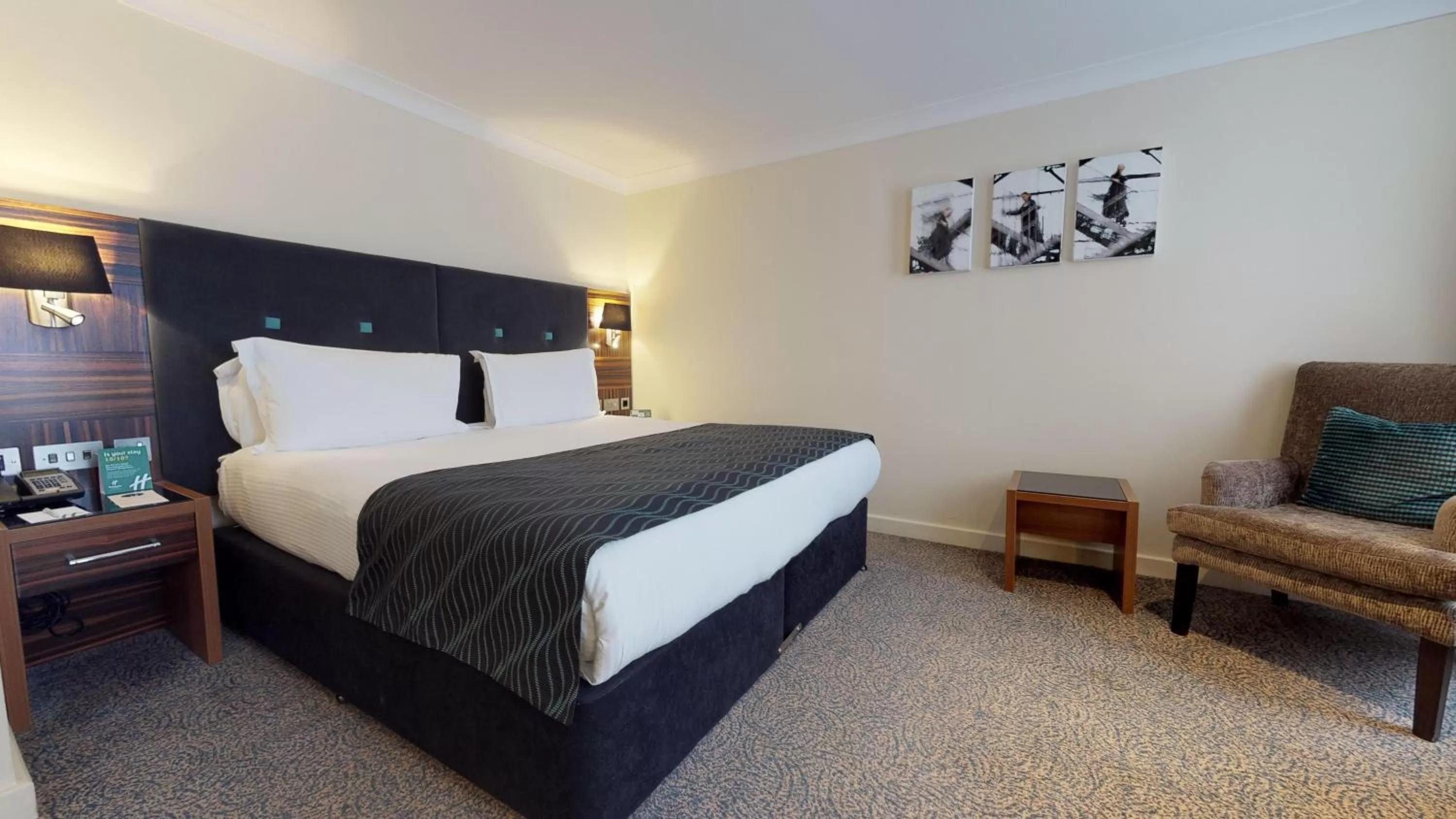 Photo of the whole room, Bed in Holiday Inn London Kensington High St. by IHG