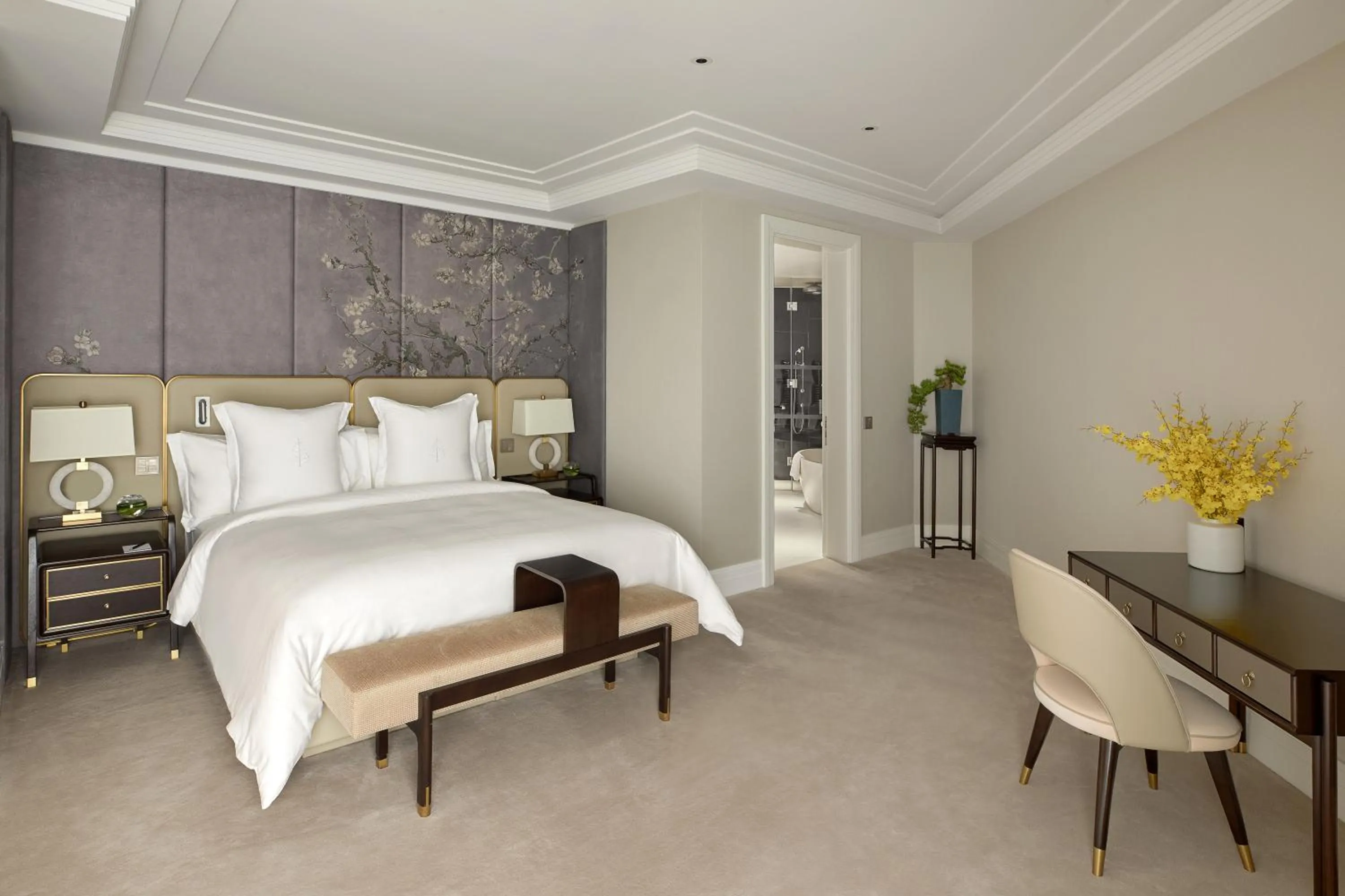 Bedroom, Bed in Four Seasons Hotel London at Tower Bridge