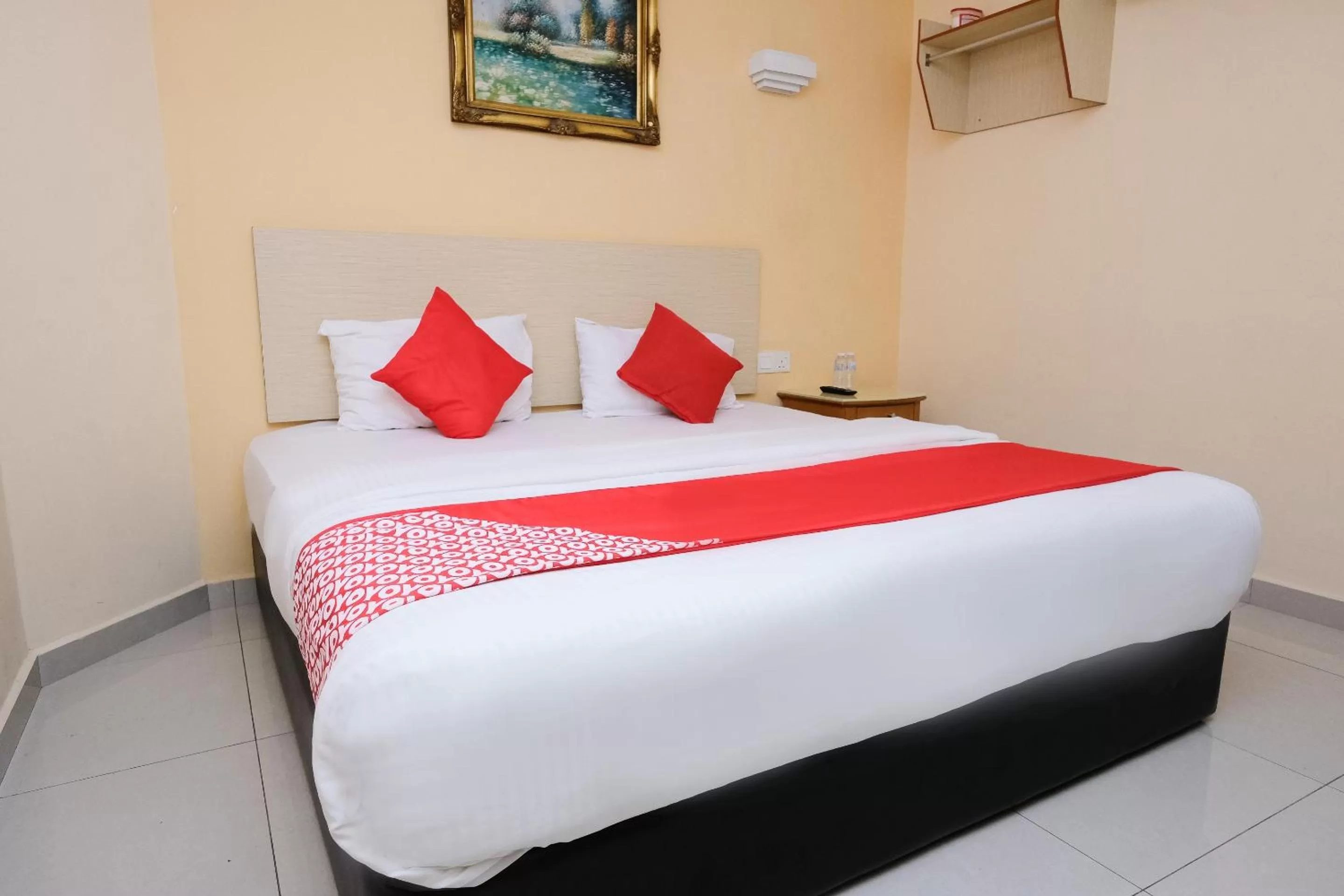 Bedroom in Super OYO 635 Seven Days Hotel