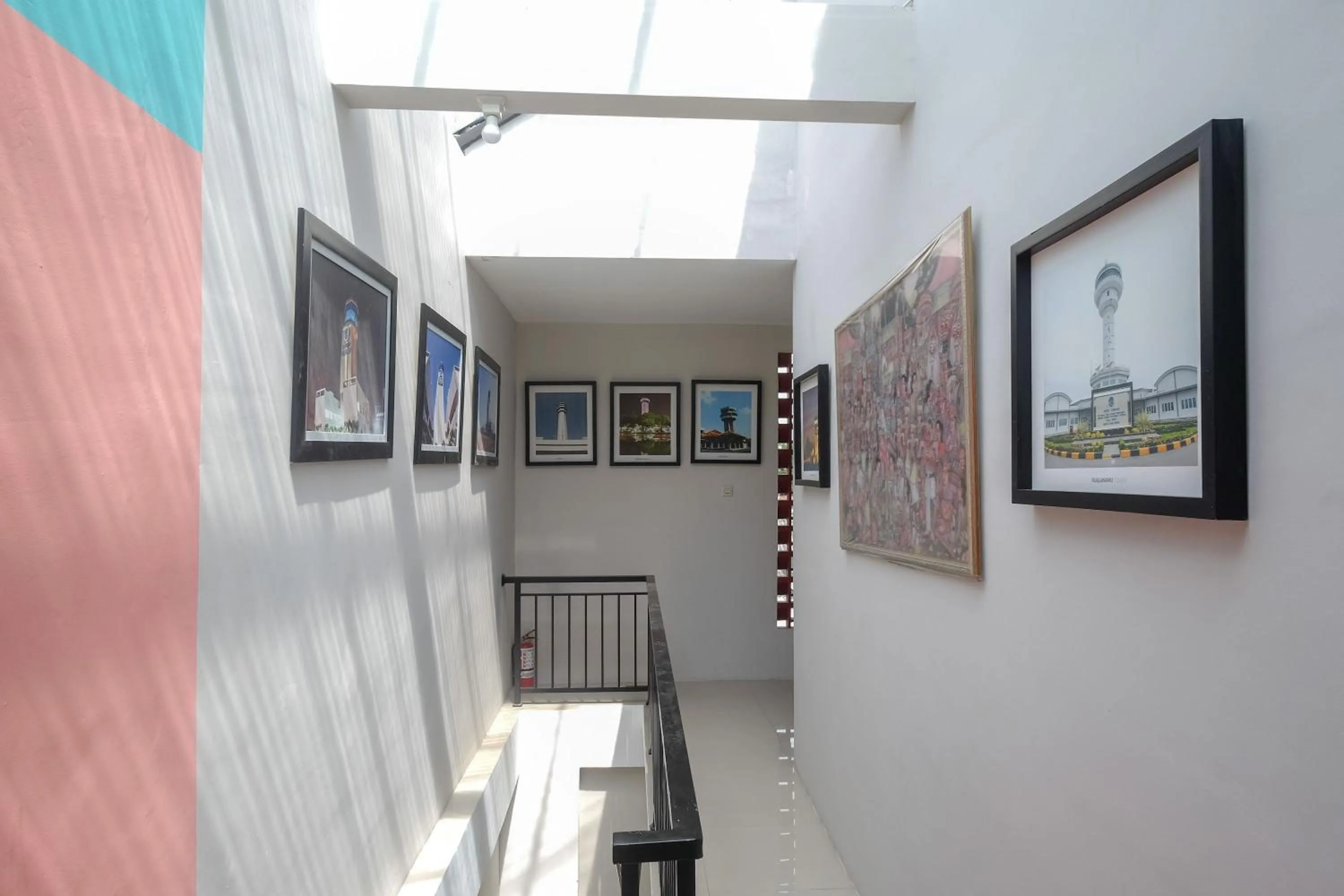 Decorative detail in Sans Hotel Tiga Putri Semarang by RedDoorz