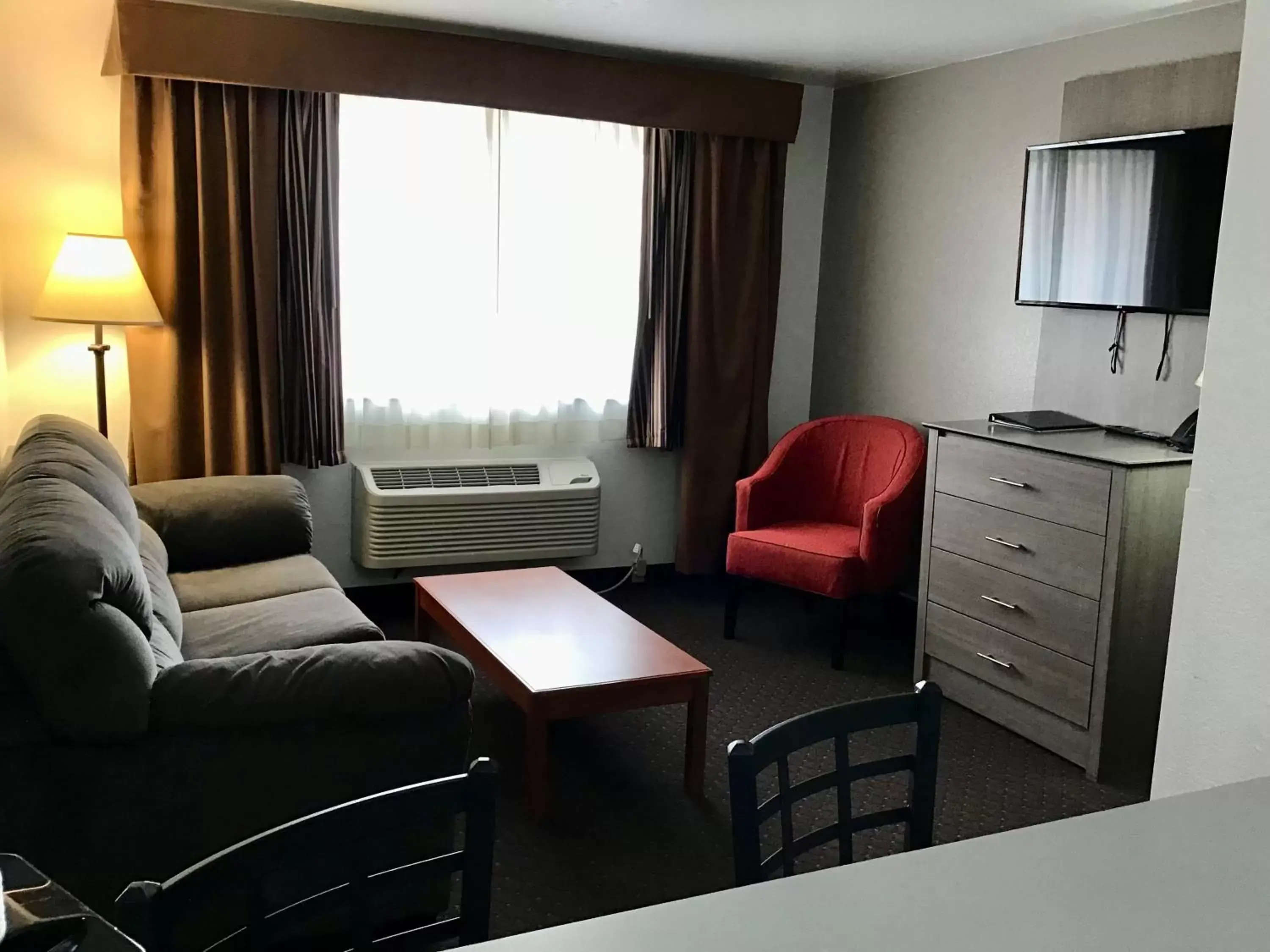 Premier Queen Studio Suite - Non-Smoking in Best Western Helena - Capitol Hotel Premier Queen Studio Suite - Non-Smoking in Best Western Helena - Capitol Hotel