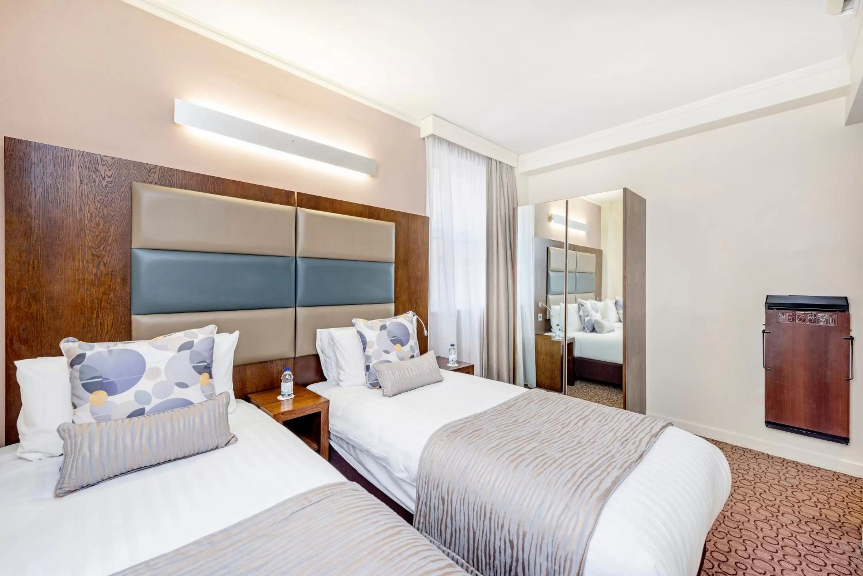 Photo of the whole room, Bed in Mercure London Paddington Hotel