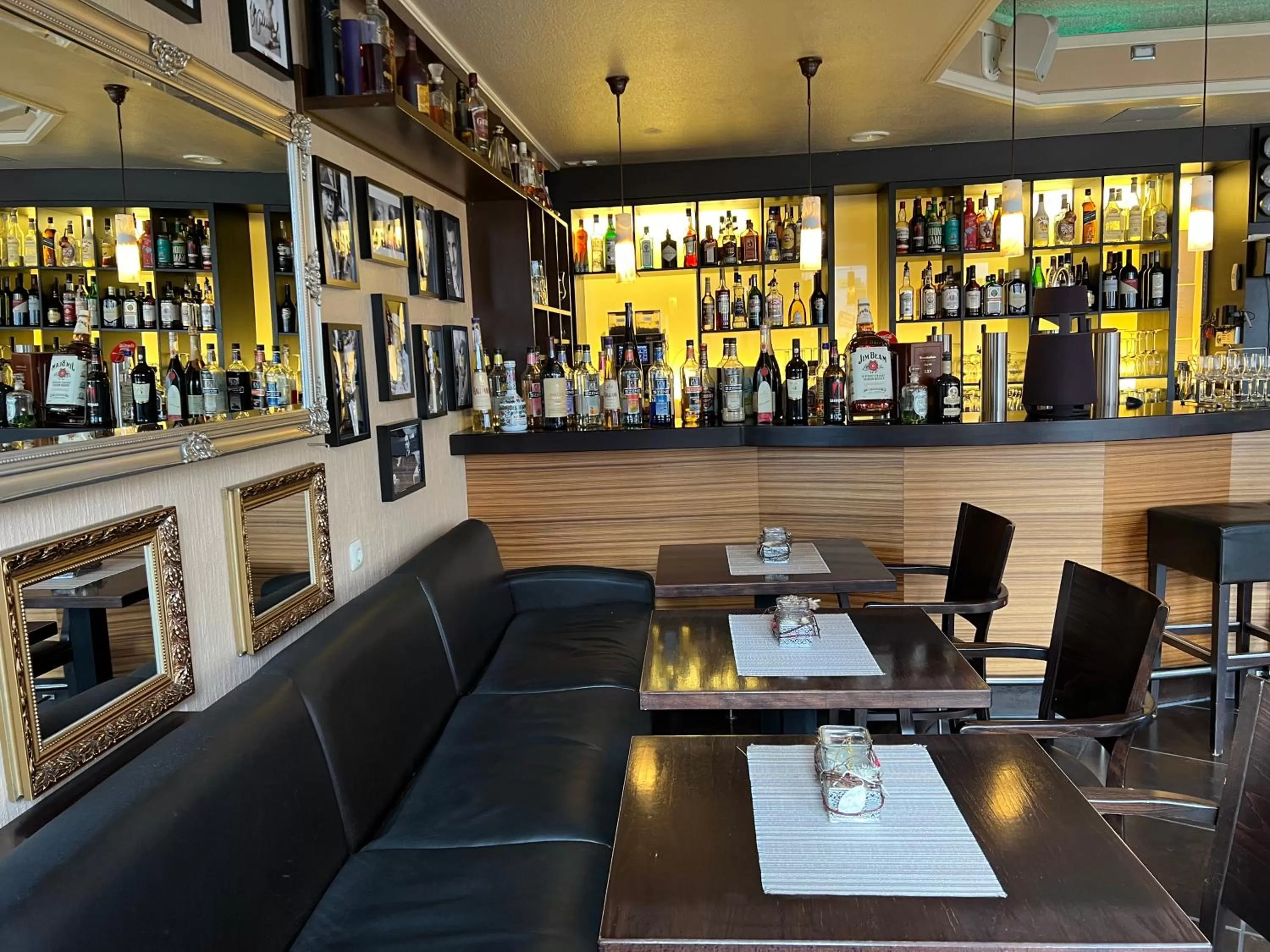 Lounge or bar in Hotel Ammerländer Hof