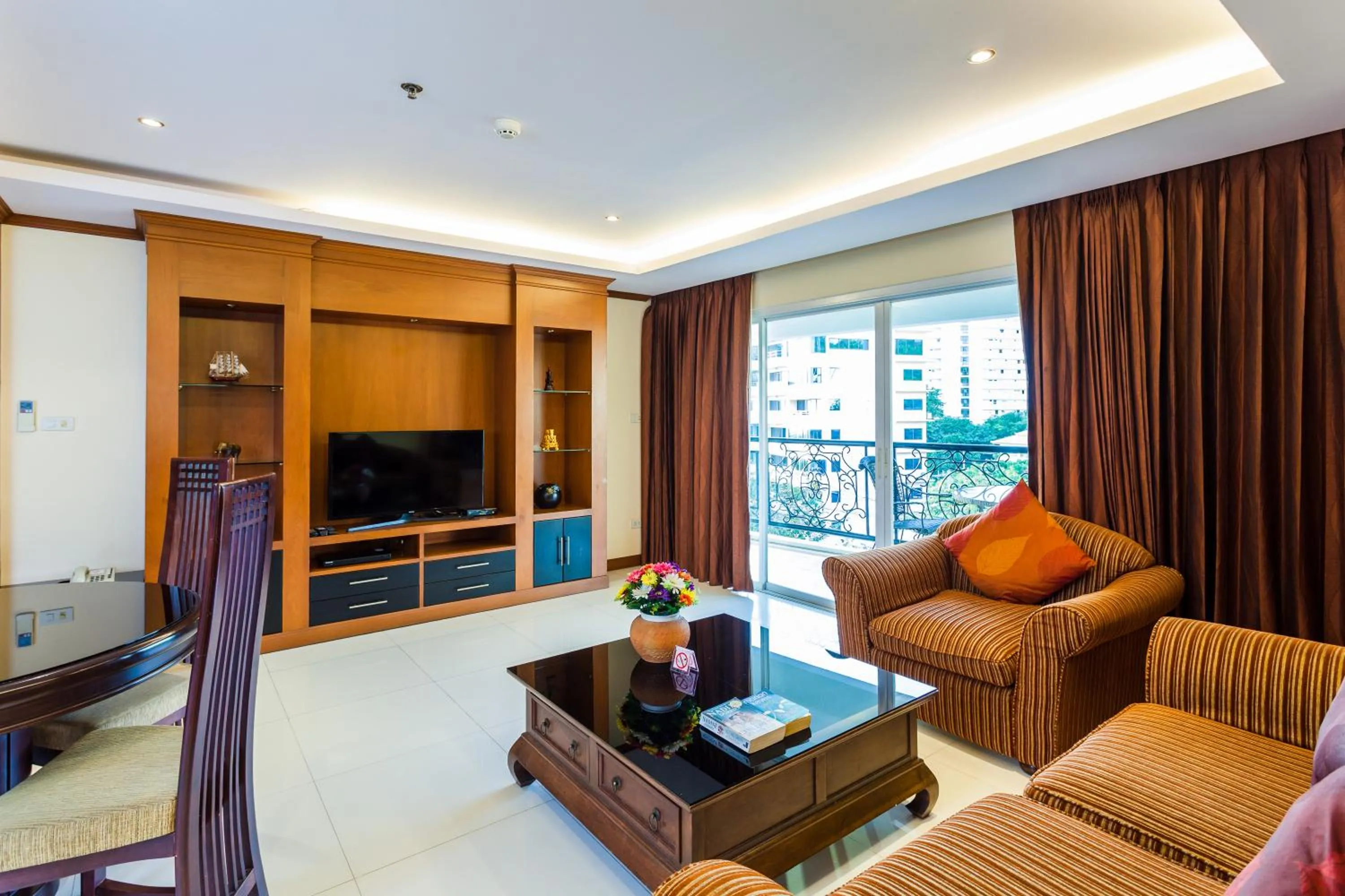 Living room in Tara Court Hotel