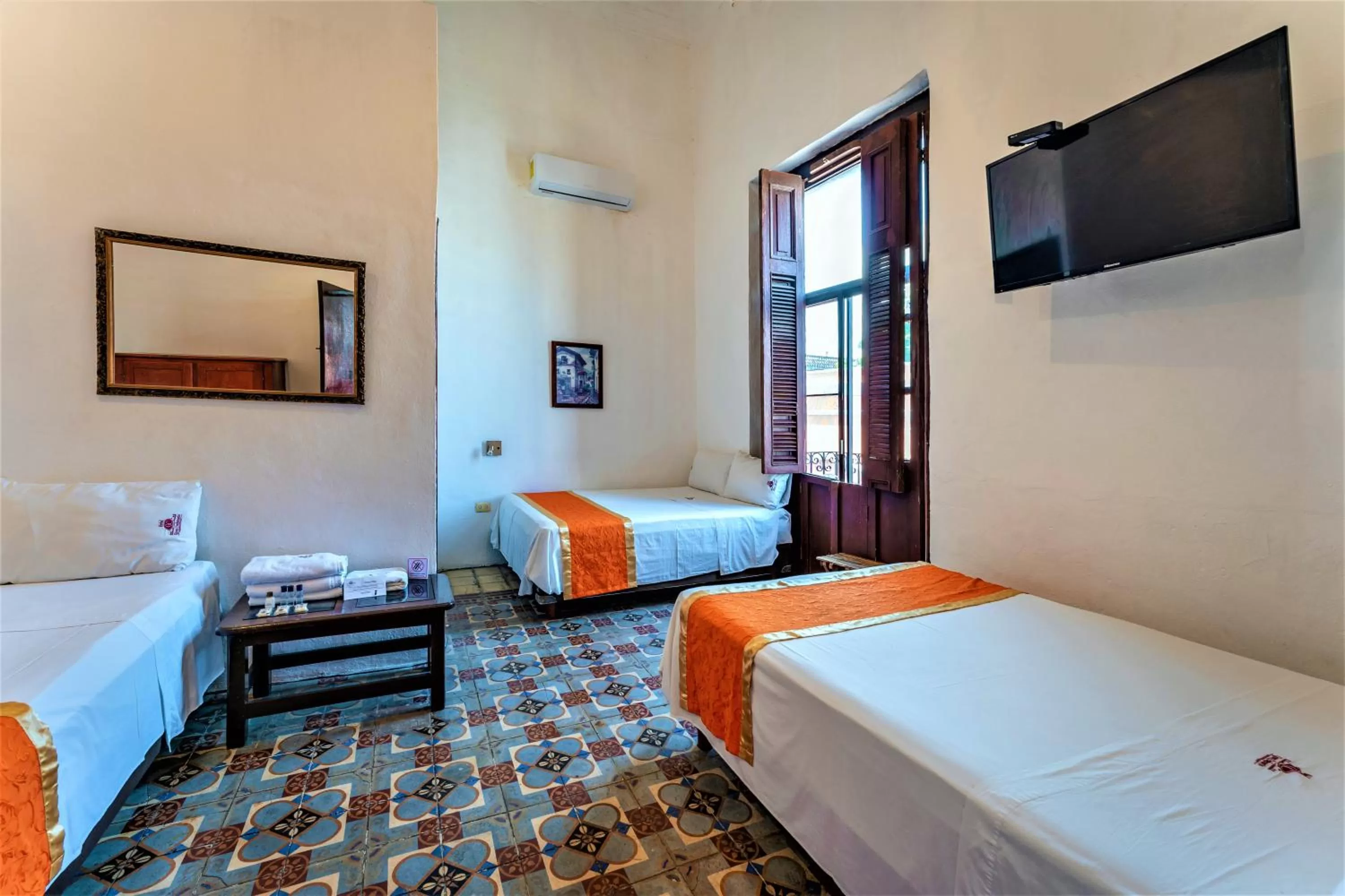 Photo of the whole room, Bed in Hotel Gran Centenario