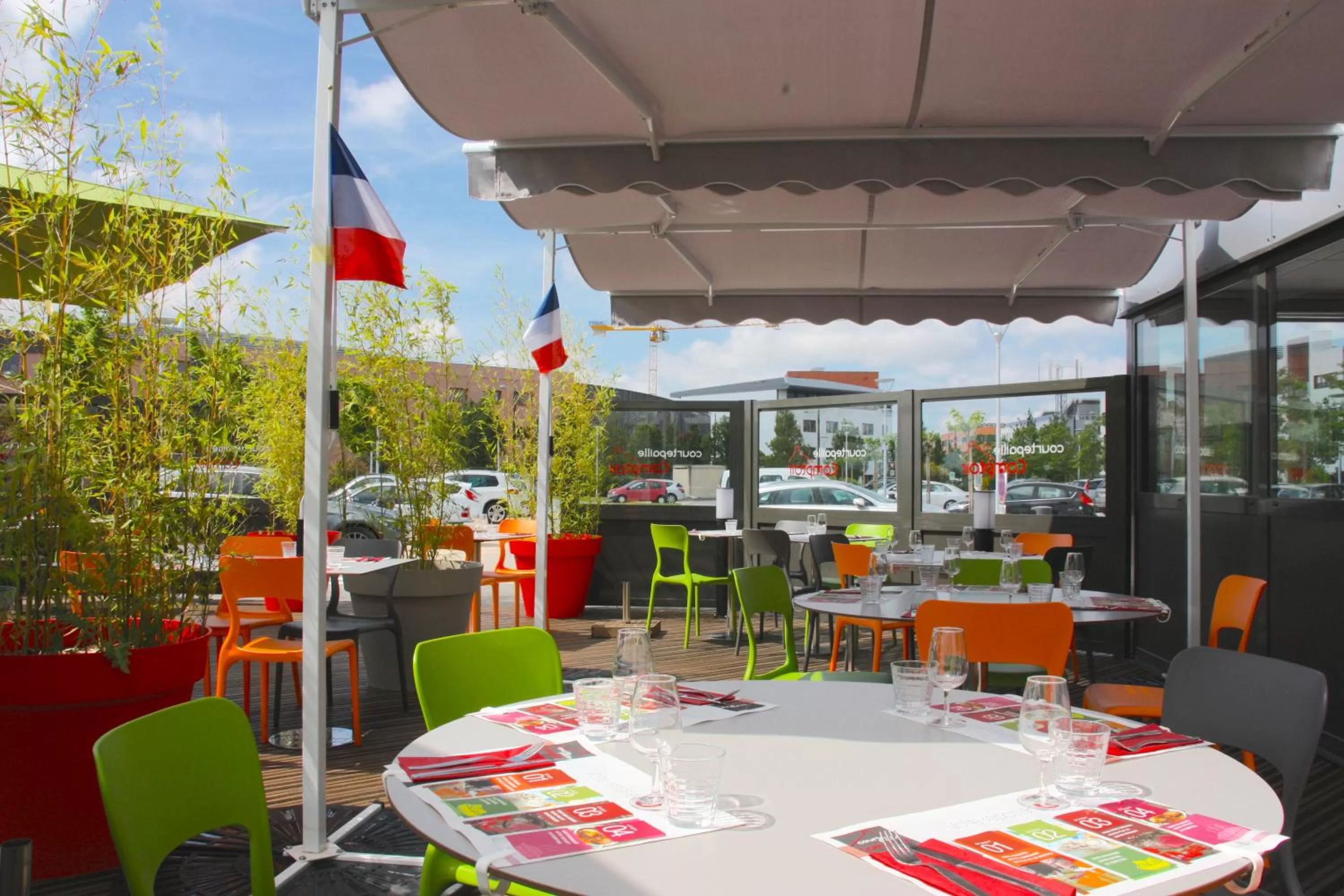 Patio in ibis Styles Romans-Valence Gare TGV