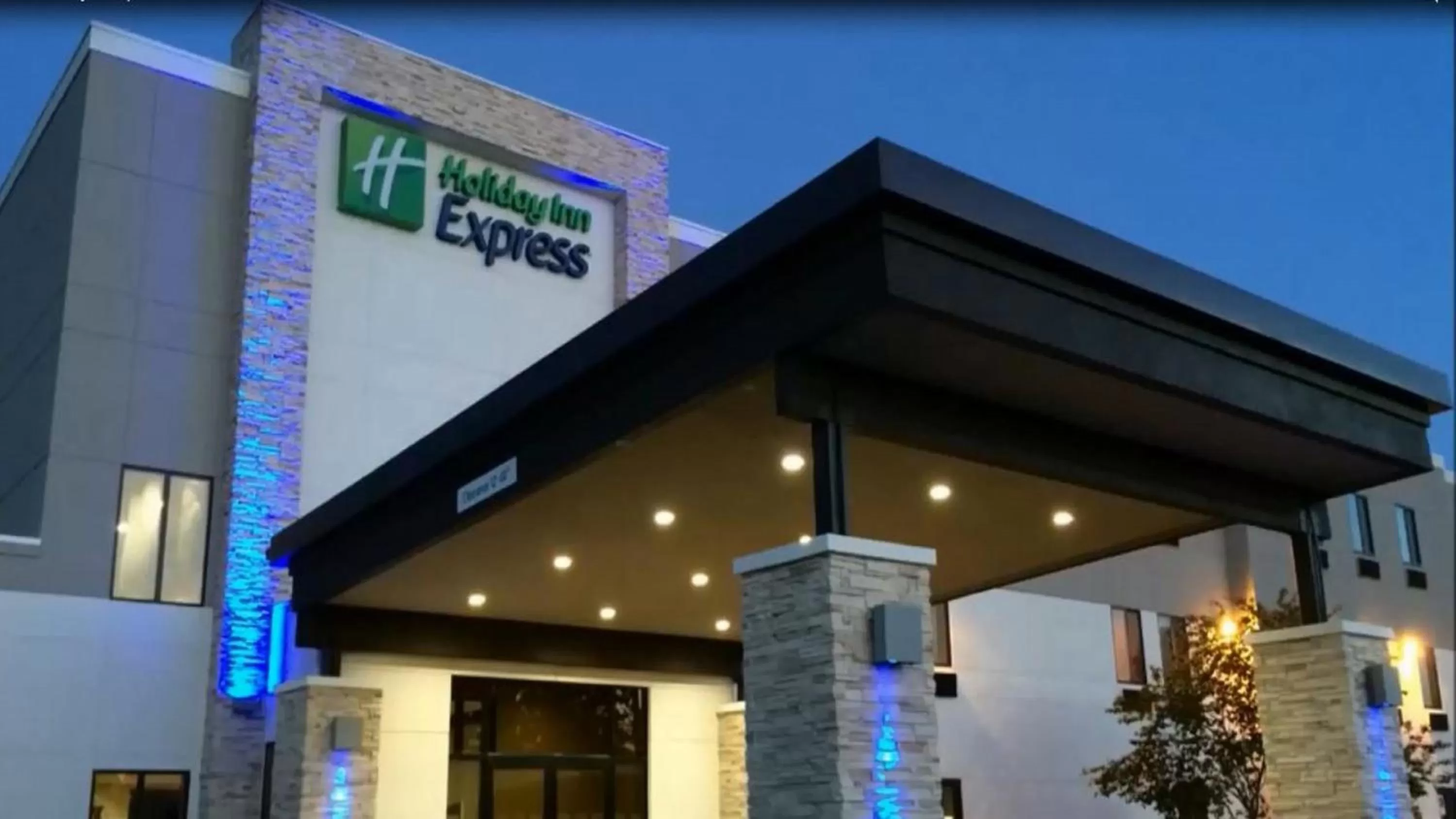Holiday Inn Express & Suites - Oklahoma City Airport by IHG