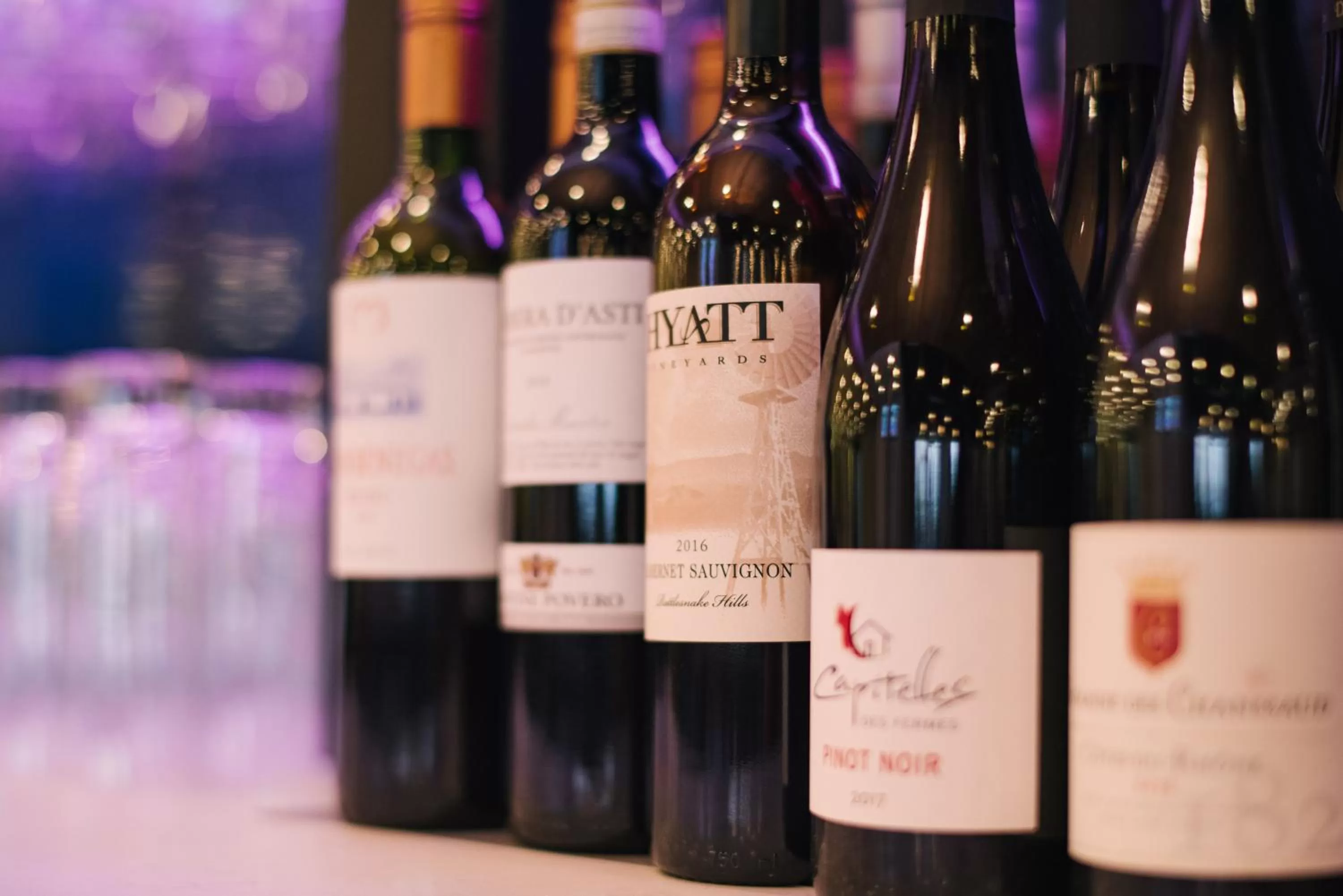 Lounge or bar in Holiday Inn Philadelphia-Cherry Hill by IHG