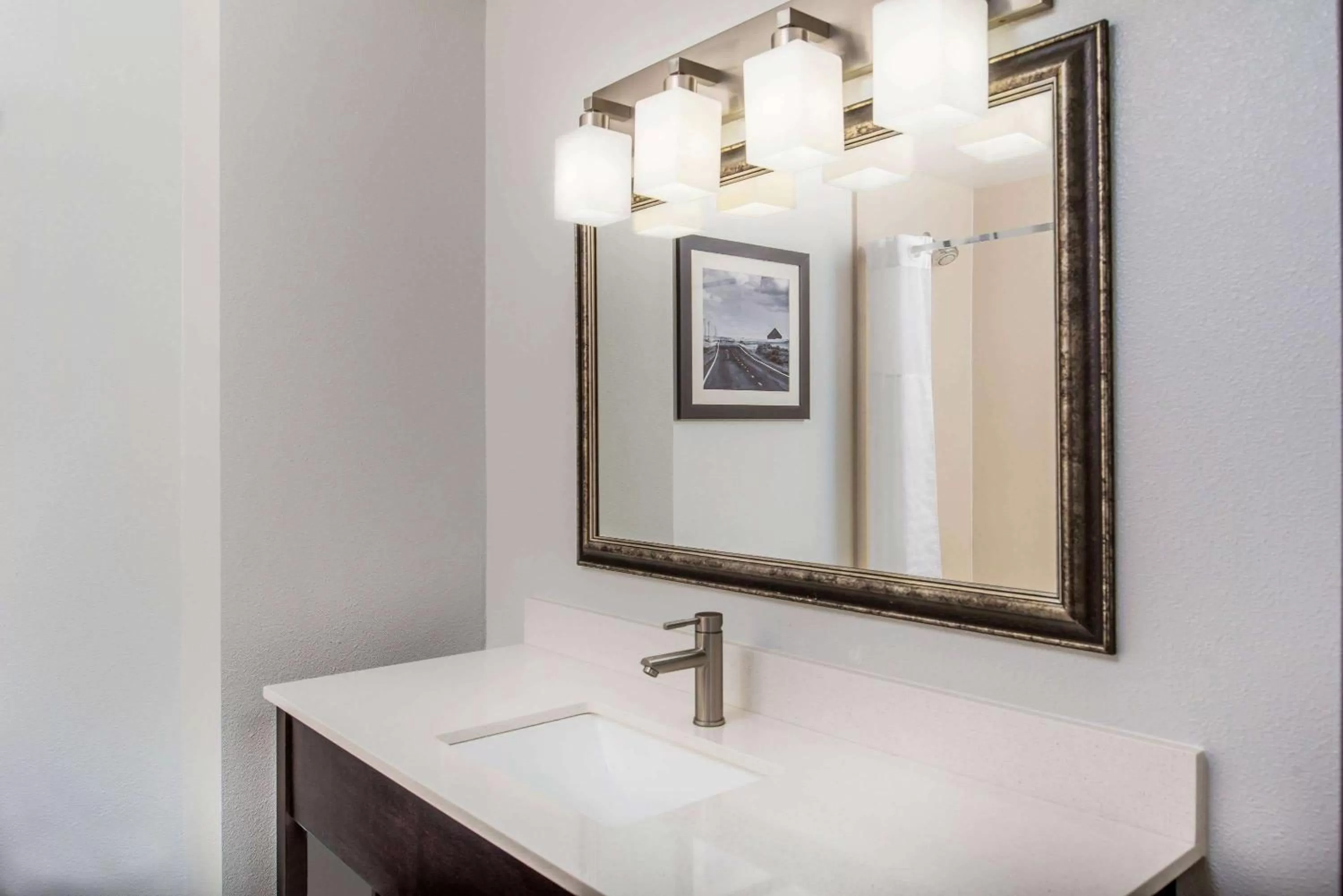 Bathroom in La Quinta by Wyndham Moscow Pullman