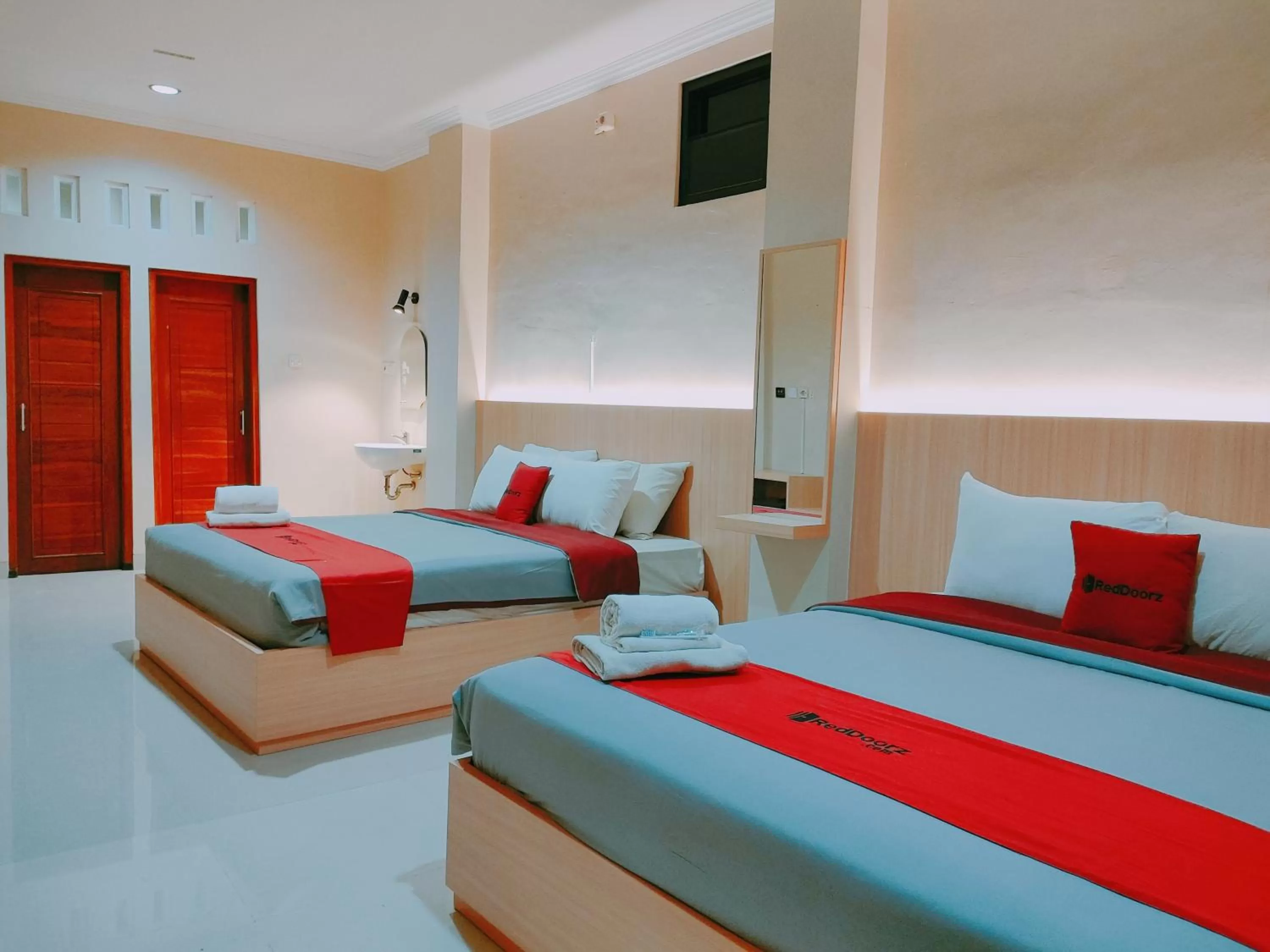 Bedroom, Bed in RedDoorz near Jogja National Museum