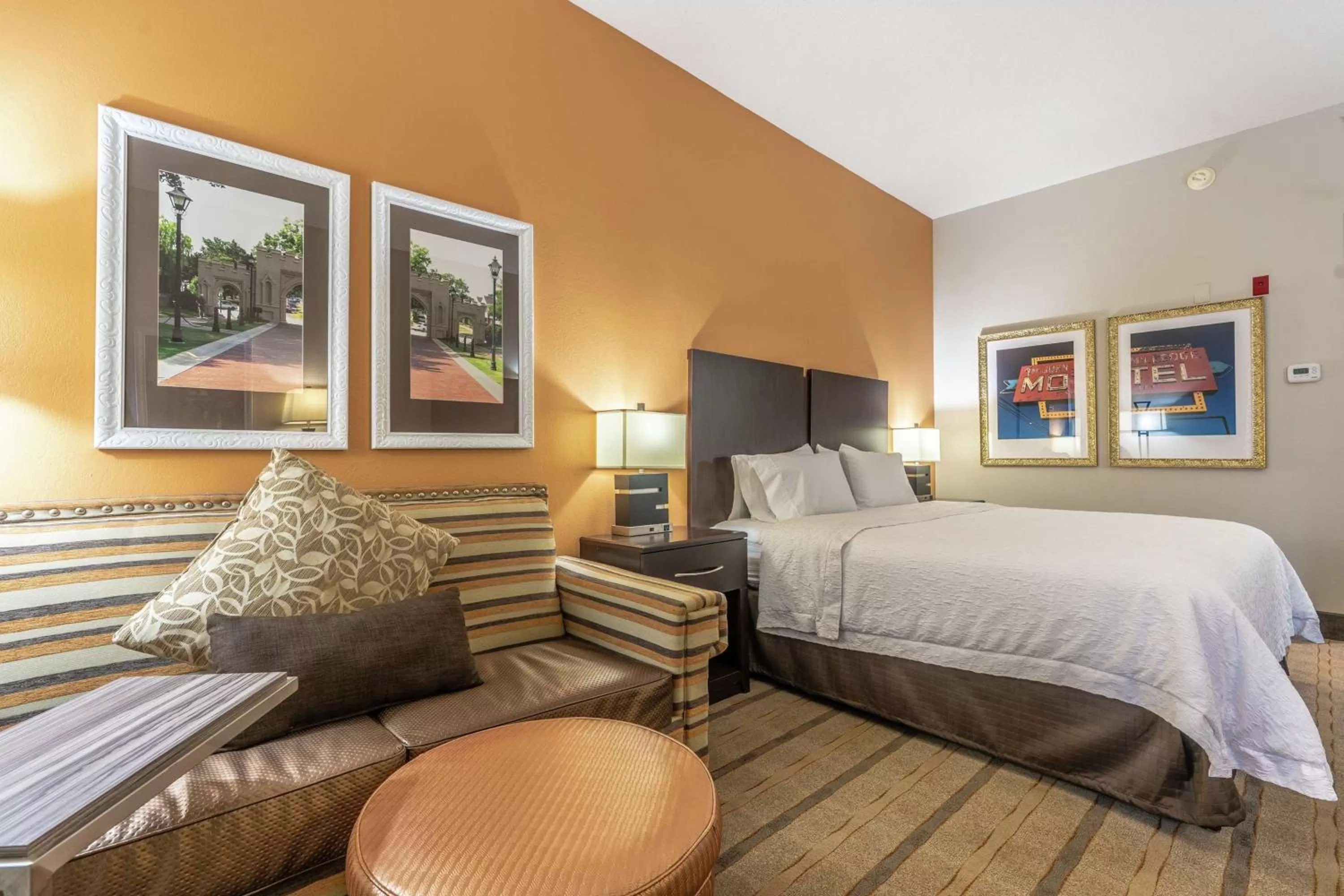 Living room, Bed in Hampton Inn Milledgeville