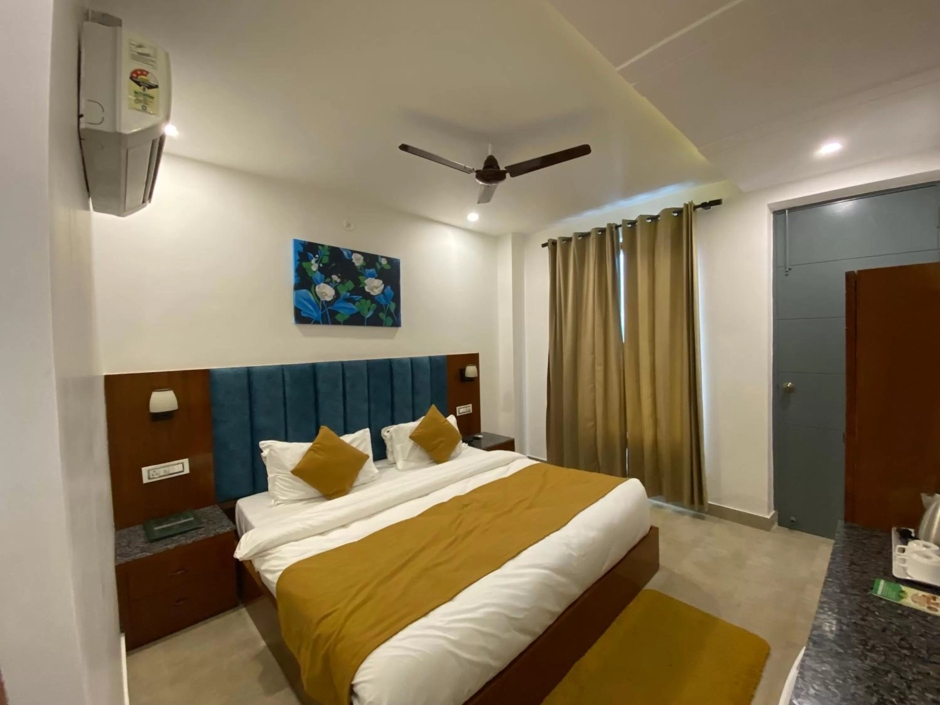 Bed in Hotel Shiva Yog Sthal