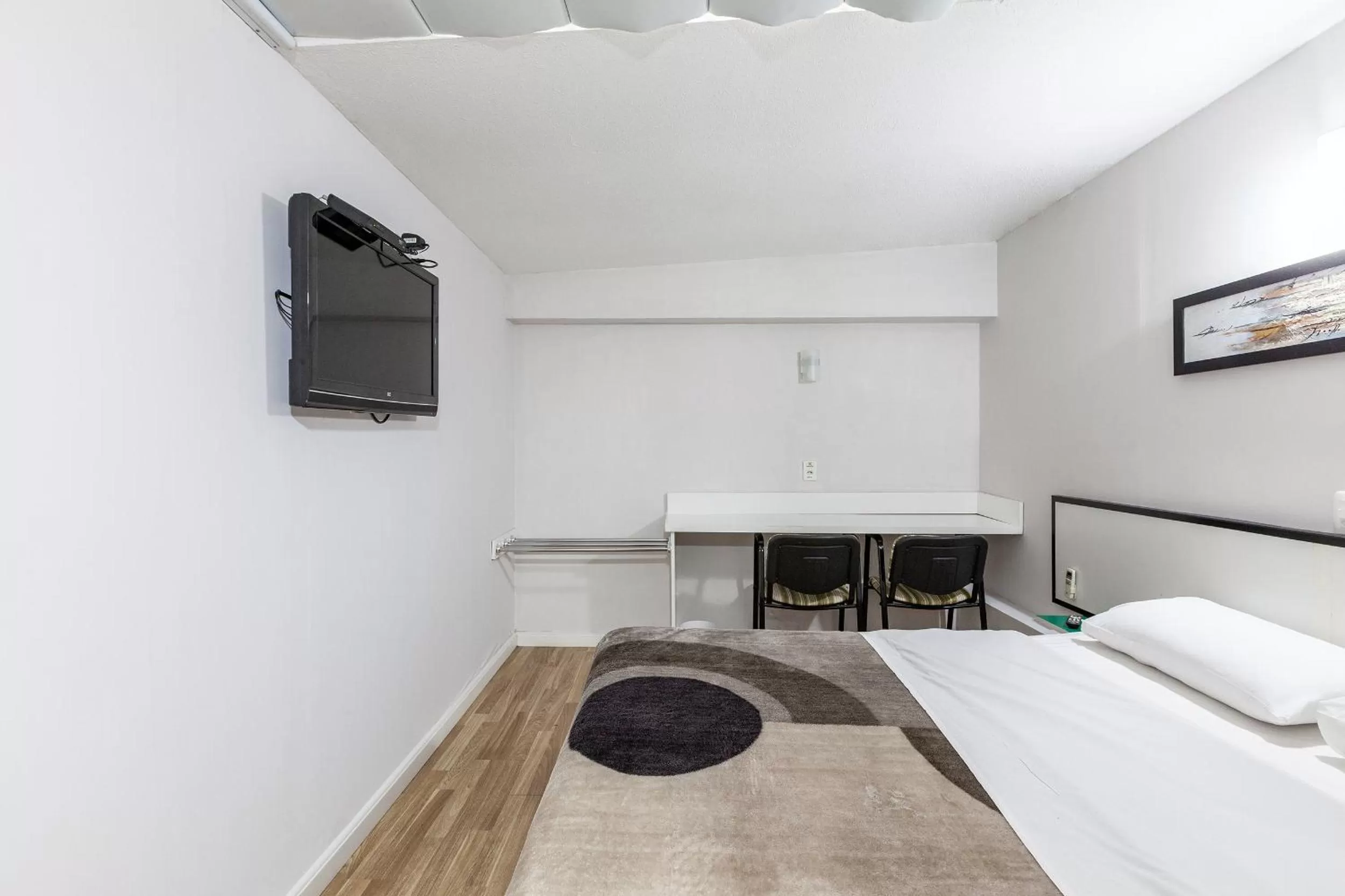 Bed, TV/Entertainment Center in Tri Hotel Smart Caxias