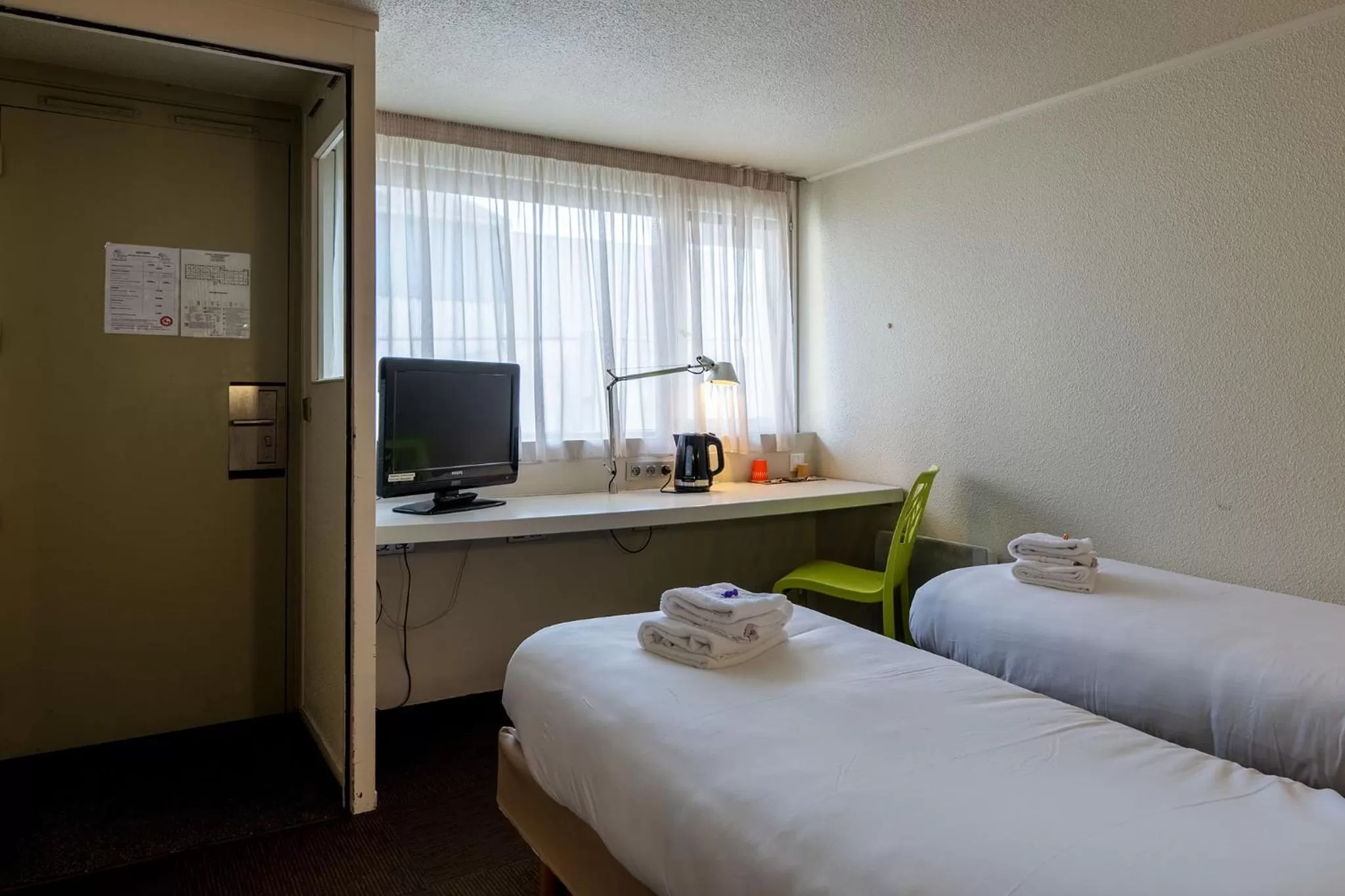 Bedroom, Bed in Hôtel Le Cyrano Bergerac