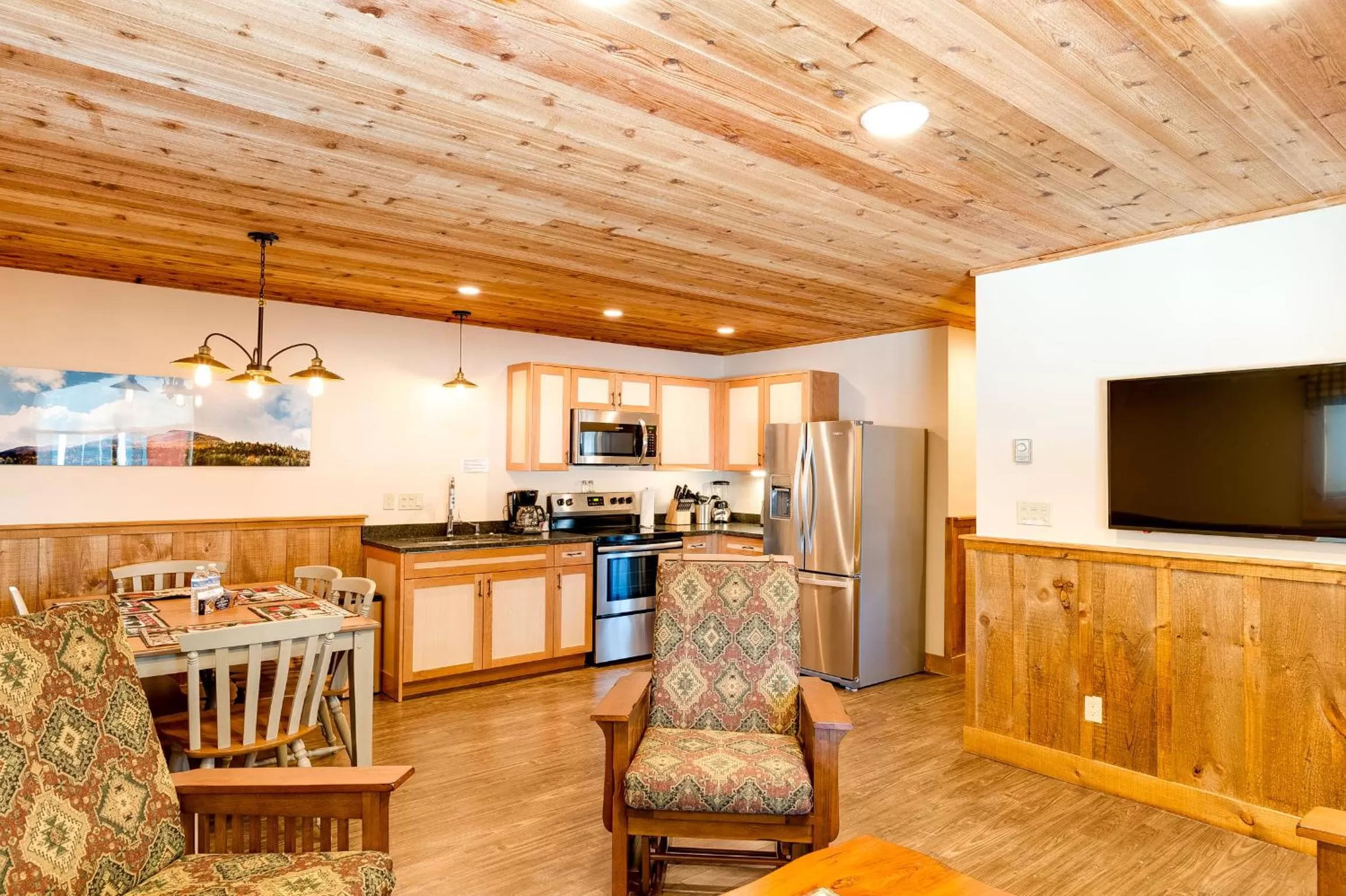 Kitchen or kitchenette in Cobble Mountain Lodge