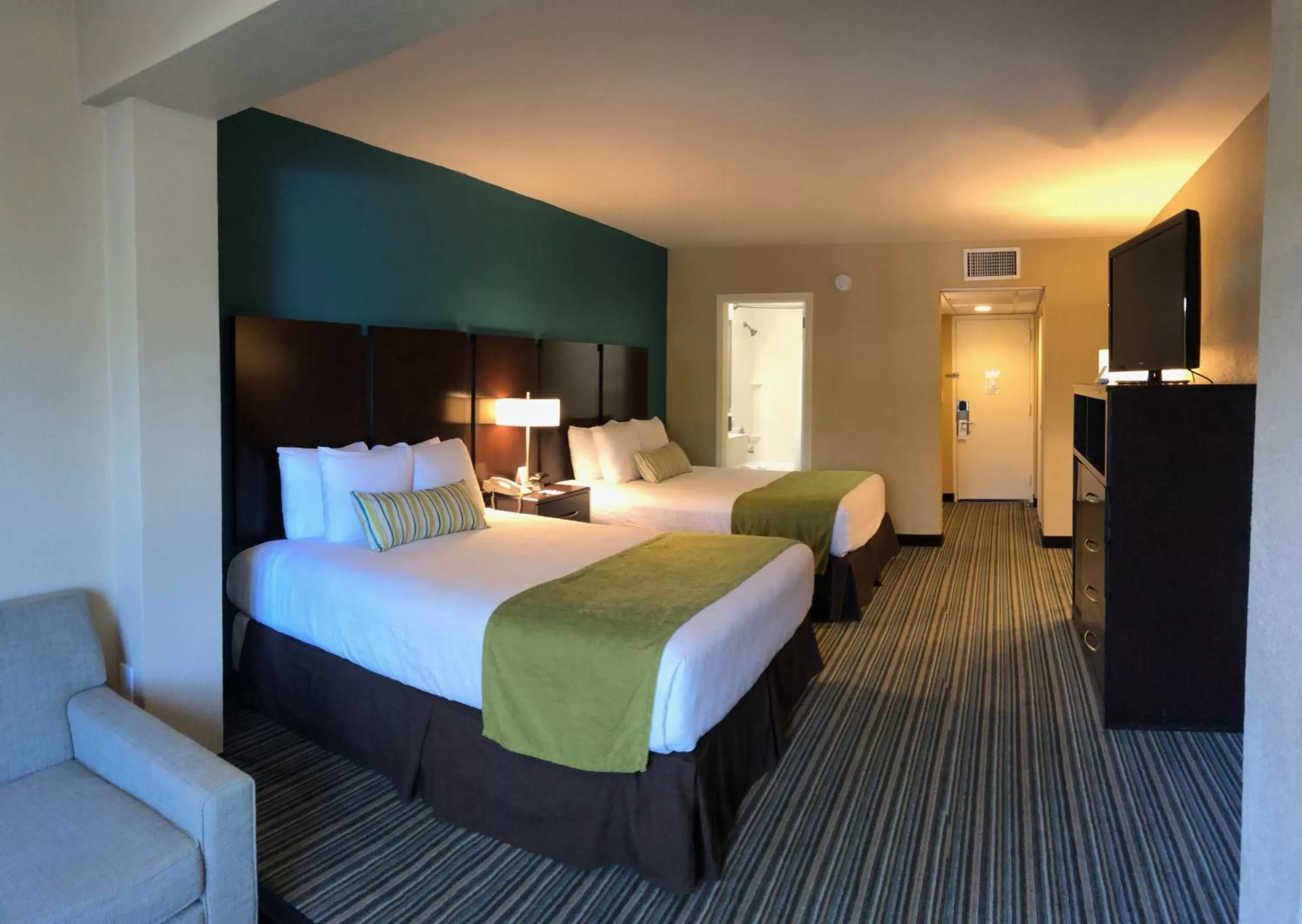 Photo of the whole room, Bed in Best Western On The Bay Inn & Marina