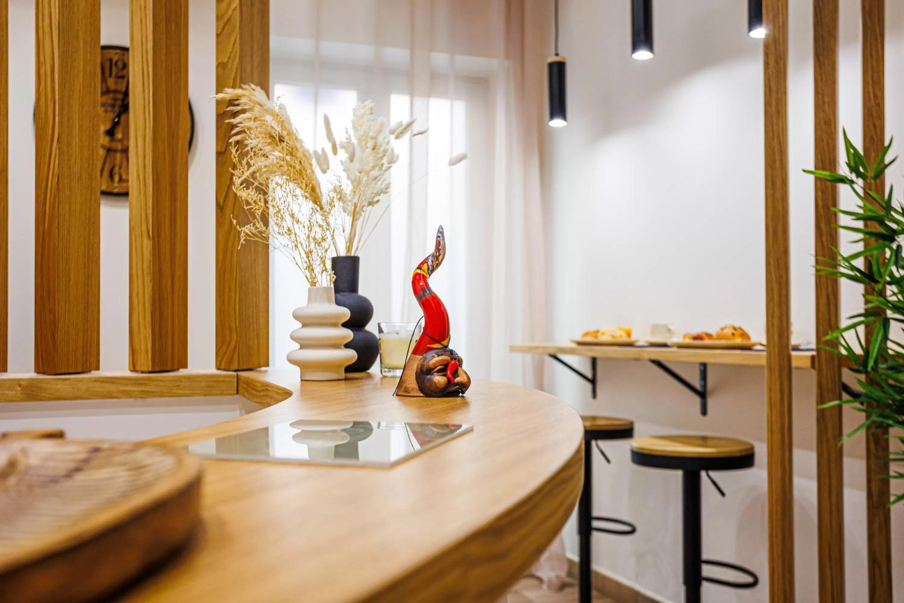 Lobby or reception, Restaurant/Places to Eat in Peca's room