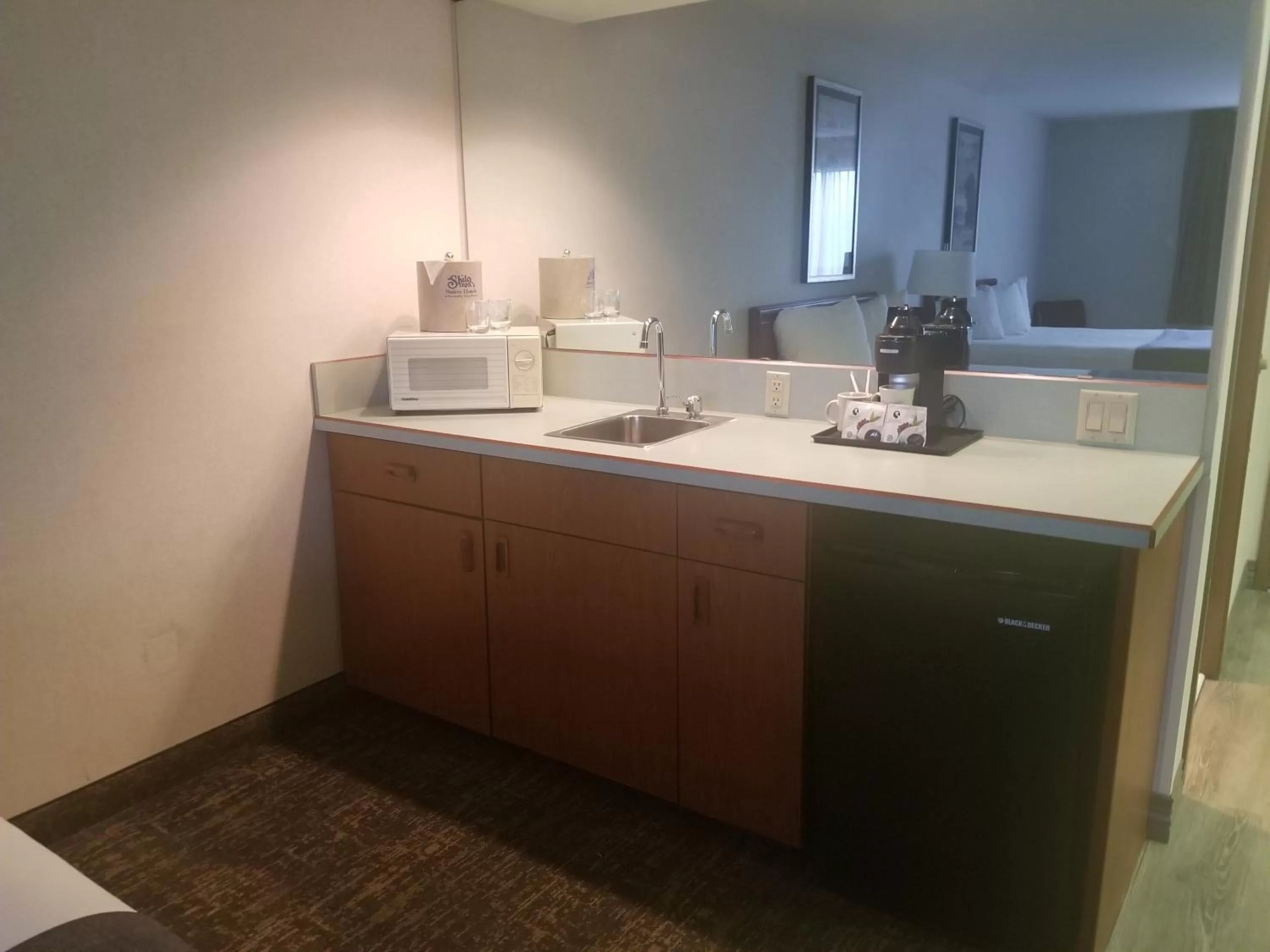 Coffee/tea facilities in Shilo Inn Suites Salem