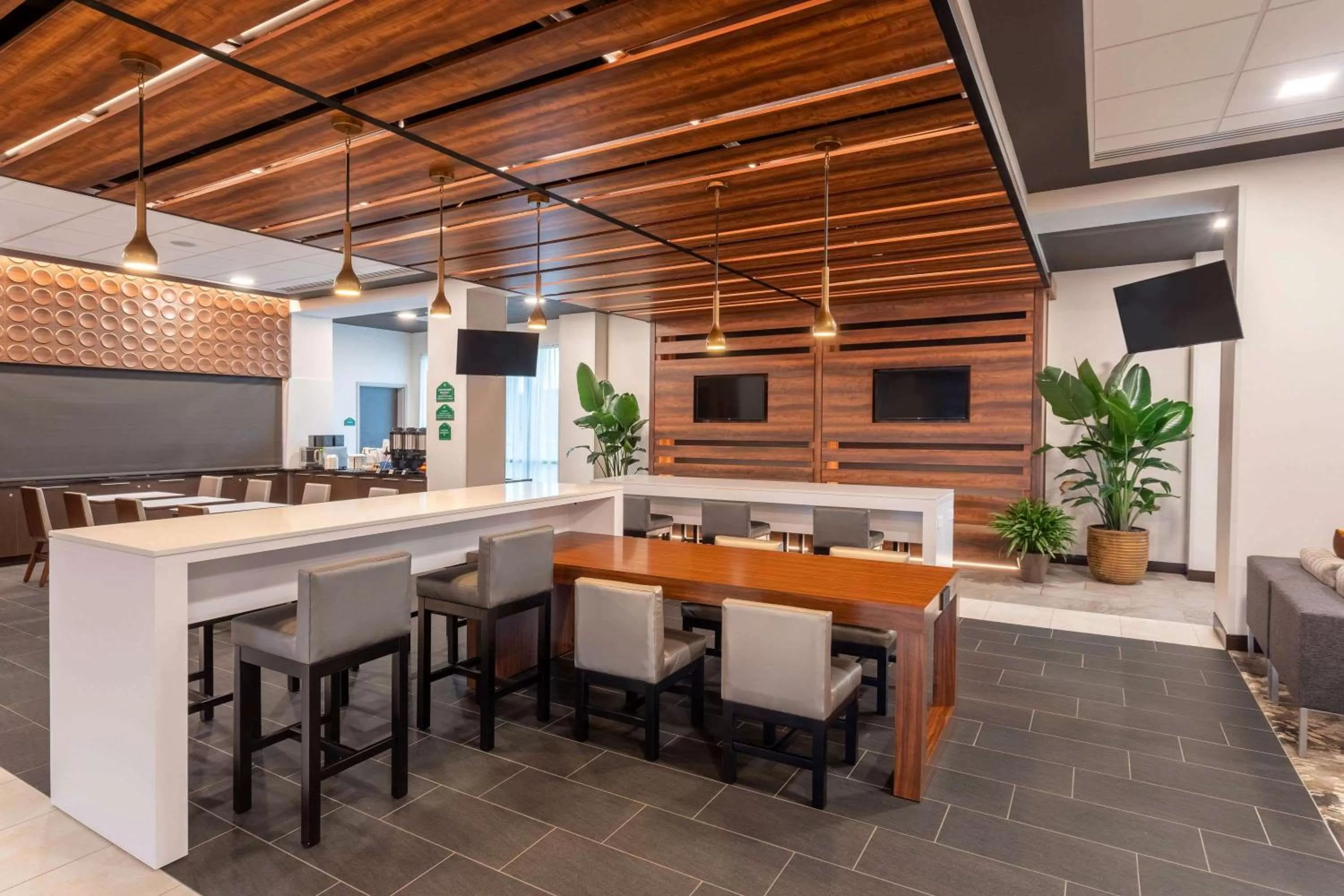 Seating area in Wingate by Wyndham Angola