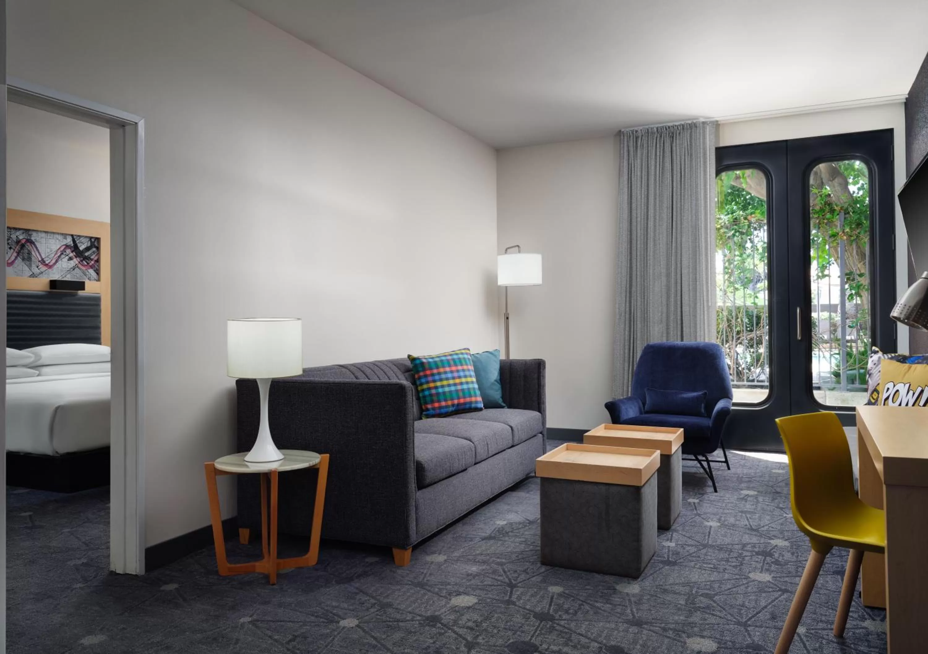 Living room, Bed in Aloft El Segundo - Los Angeles Airport