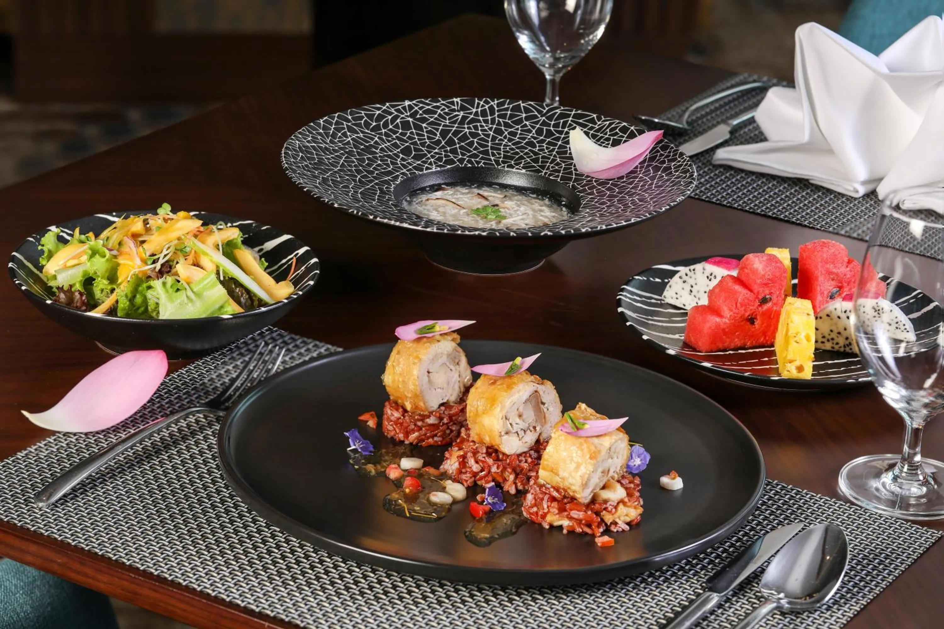 Restaurant/places to eat in Grand Vista Hanoi