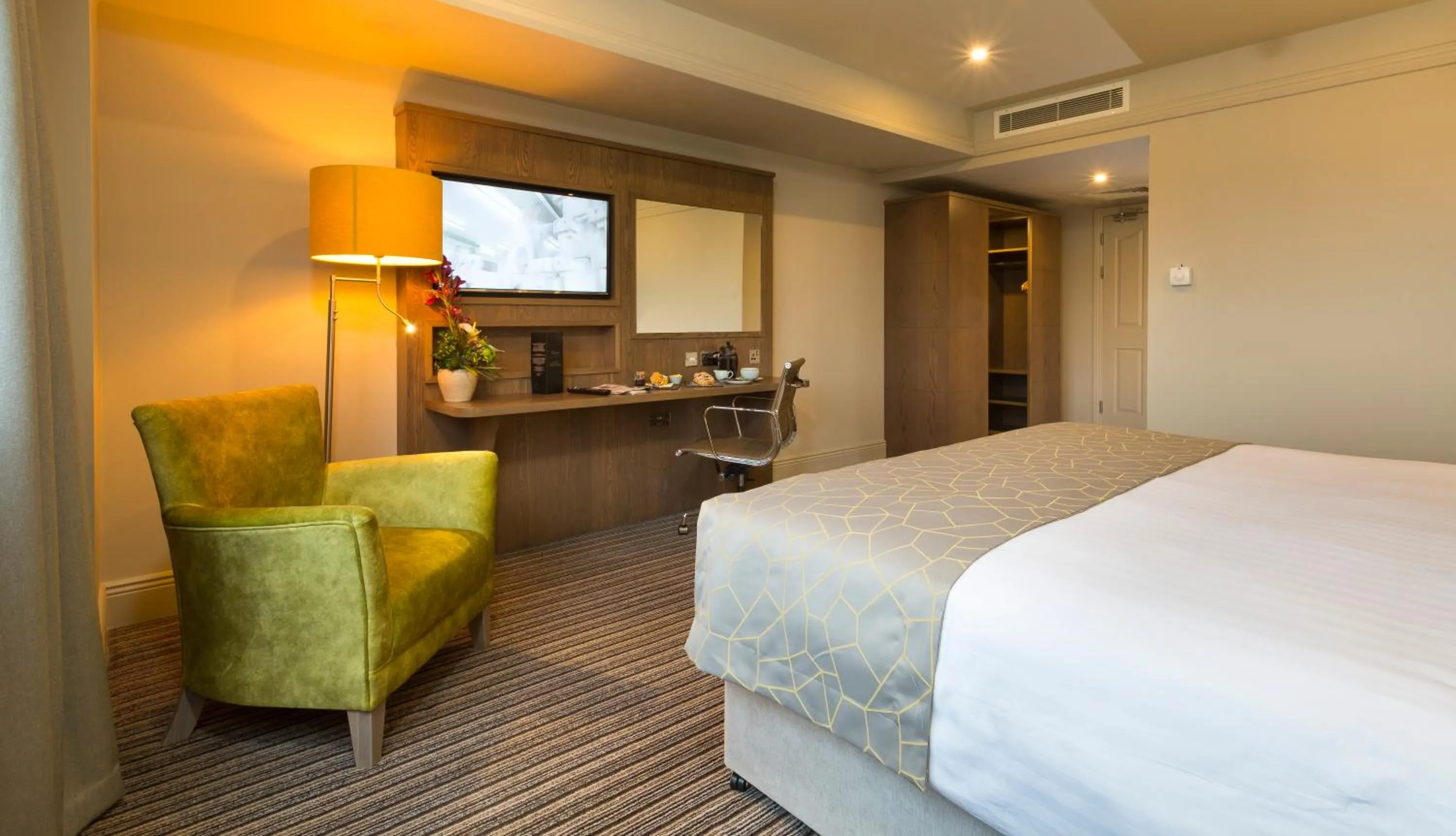 Bedroom, Bed in Bonnington Hotel & Leisure Centre