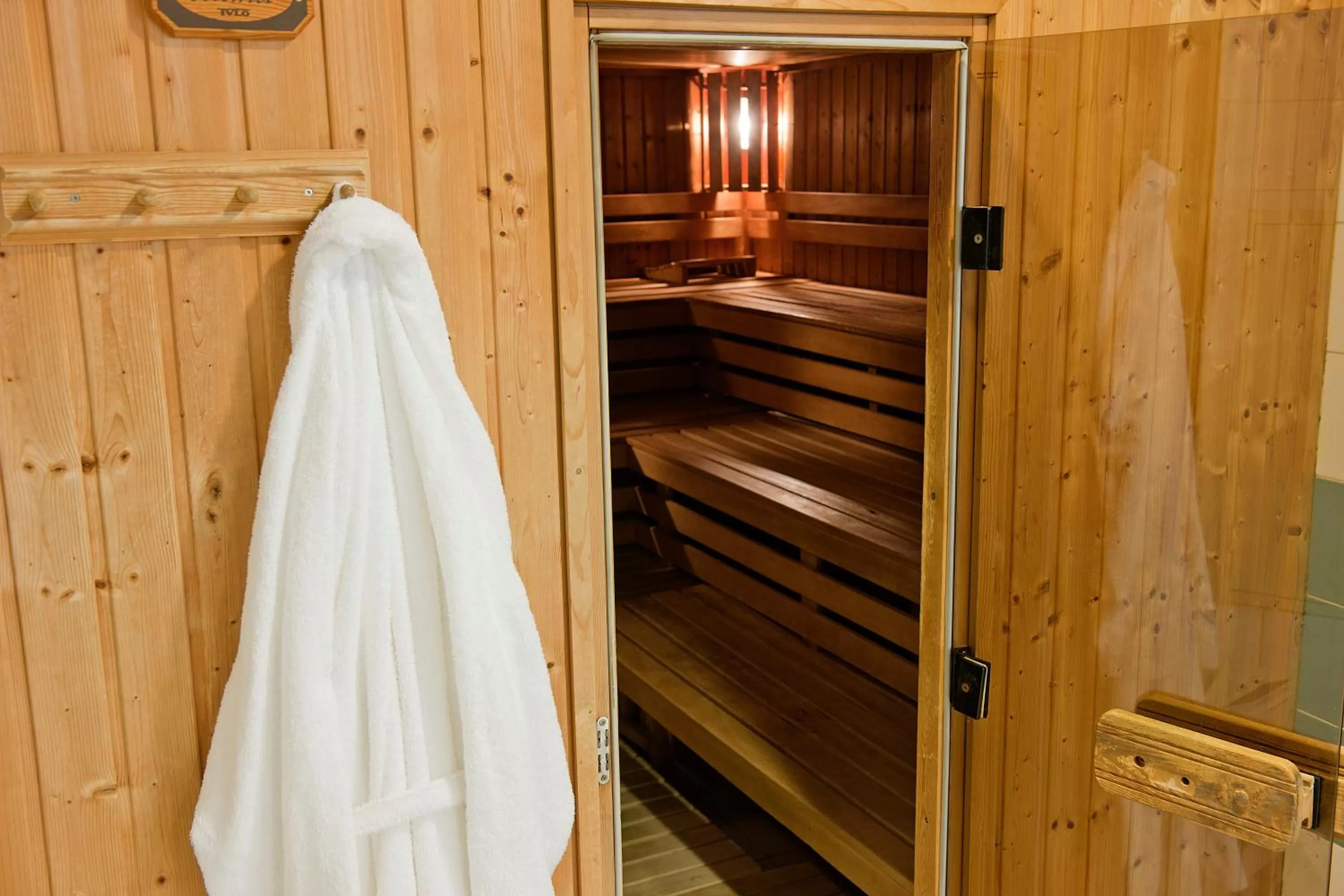 Sauna, Bed in Carlton Oasis Hotel