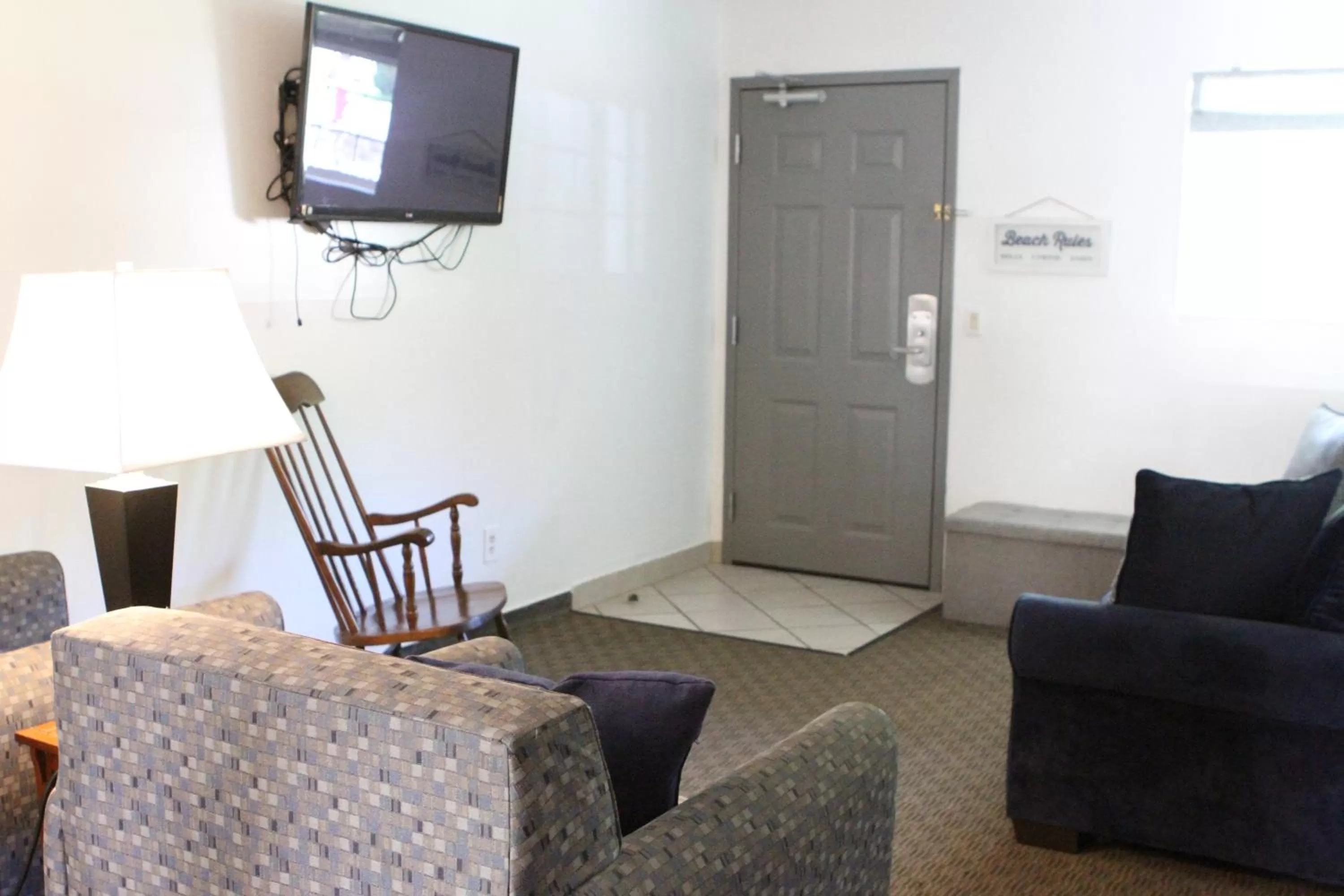 Living room, TV/Entertainment Center in Bay Lodging Resort