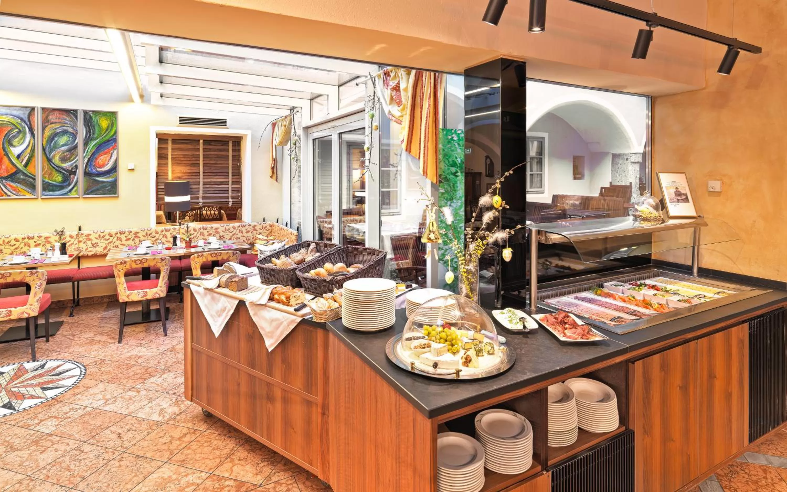 Restaurant/places to eat in Hotel Mader