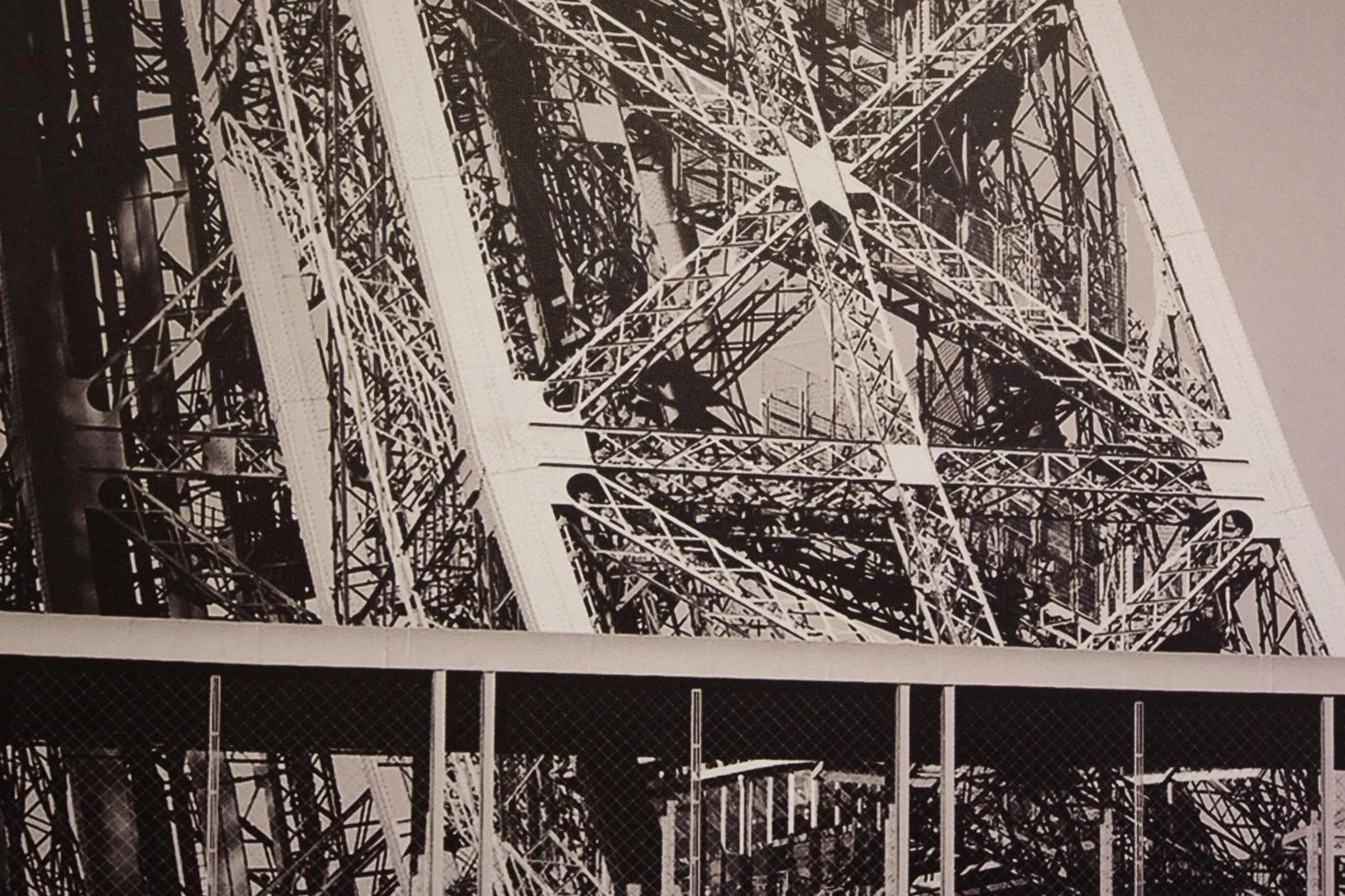 Area and facilities in L'Empire Paris - Louvre